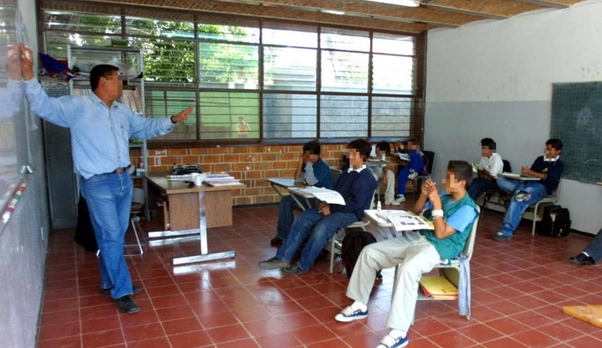 Disputa de plazas provoca déficit de profesores