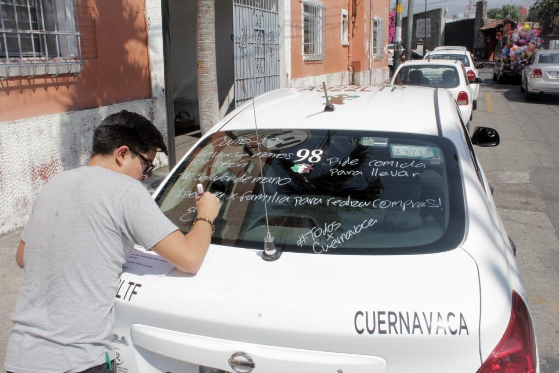 Taxistas se suman a medidas de prevención que difunde el Ayuntamiento de Cuernavaca