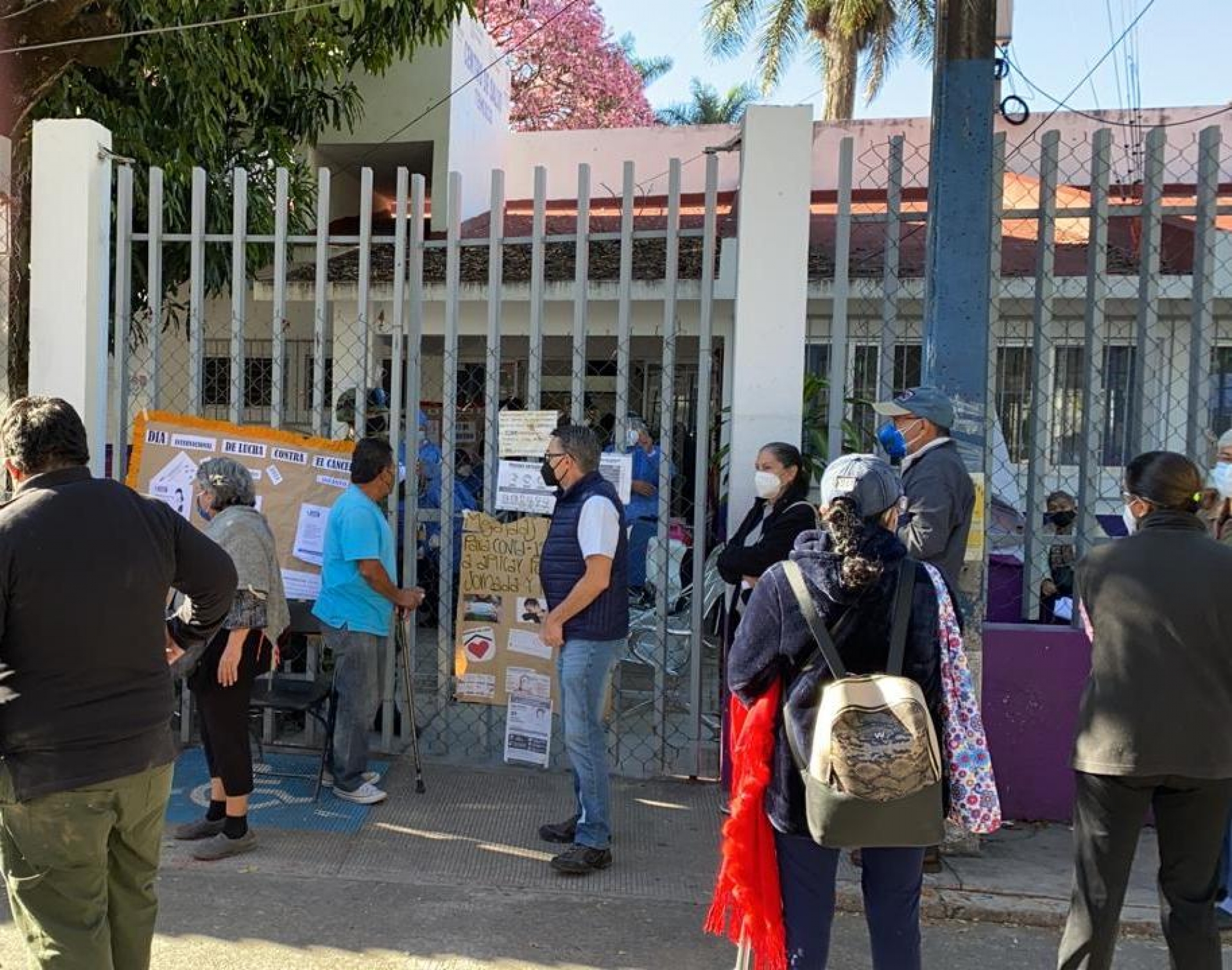 Segundo día de vacunación contra covid-19 en adultos mayores, en Temixco