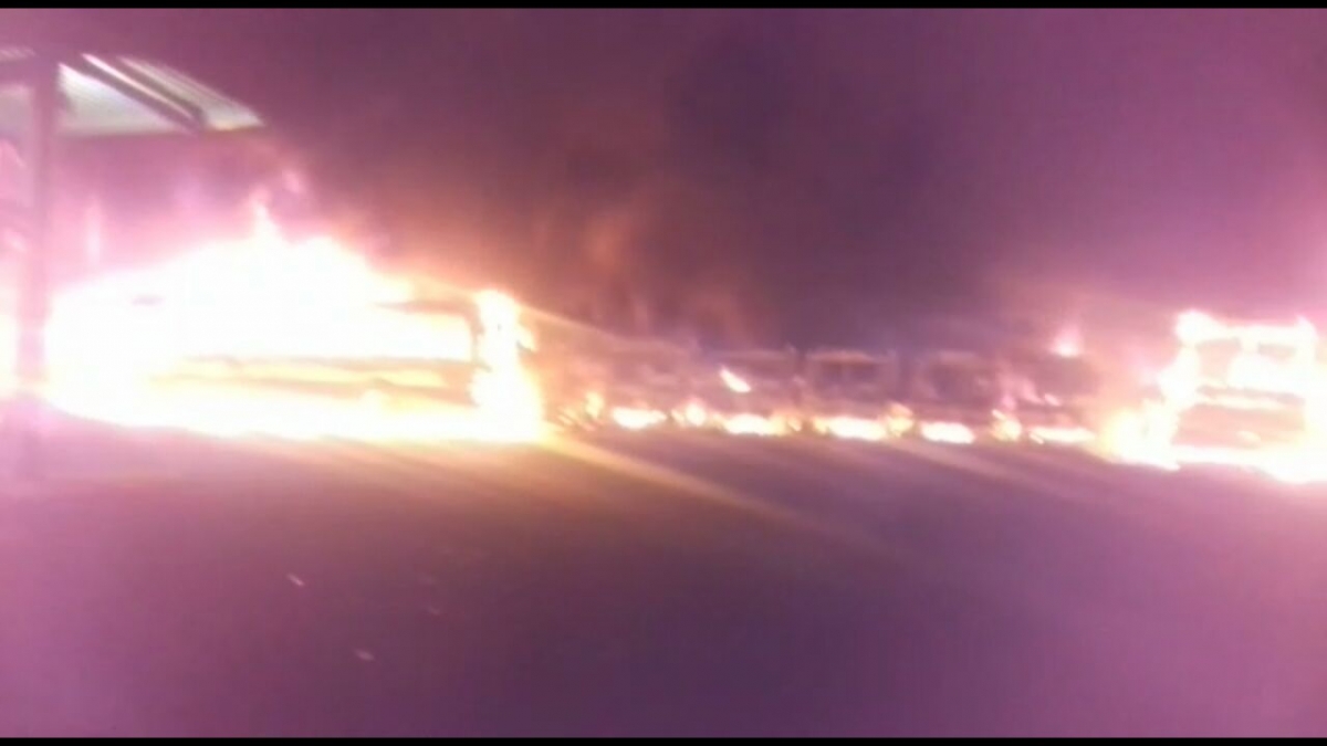 Incendio arrasó con 14 autobuses en Tres Marías