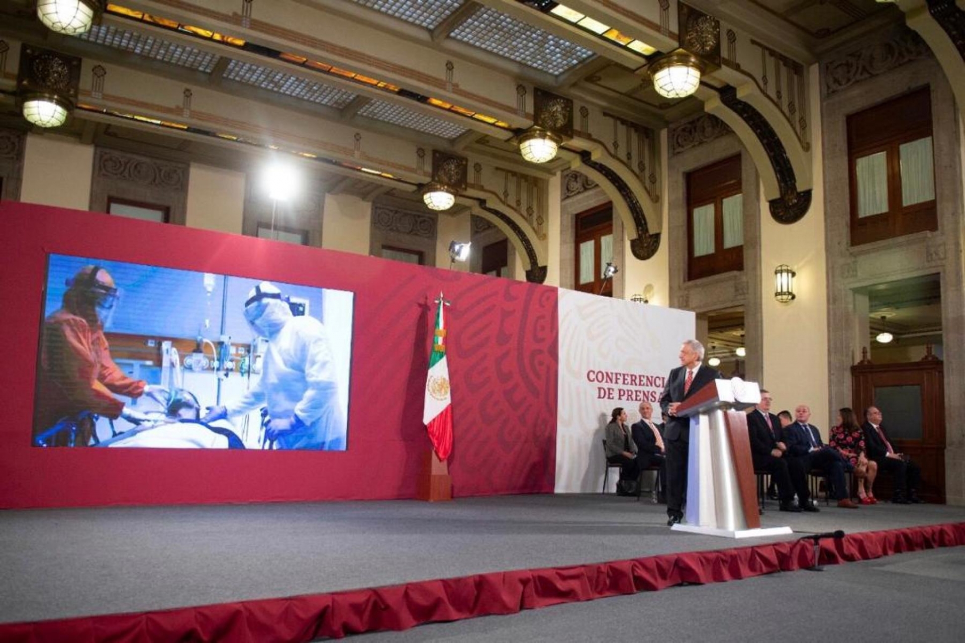 Hospitales privados atenderán un mes más a pacientes de IMSS, ISSSTE e Insabi