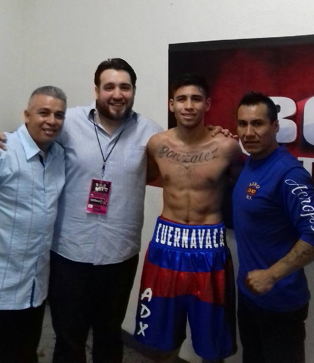 Brian González gana en su debut profesional