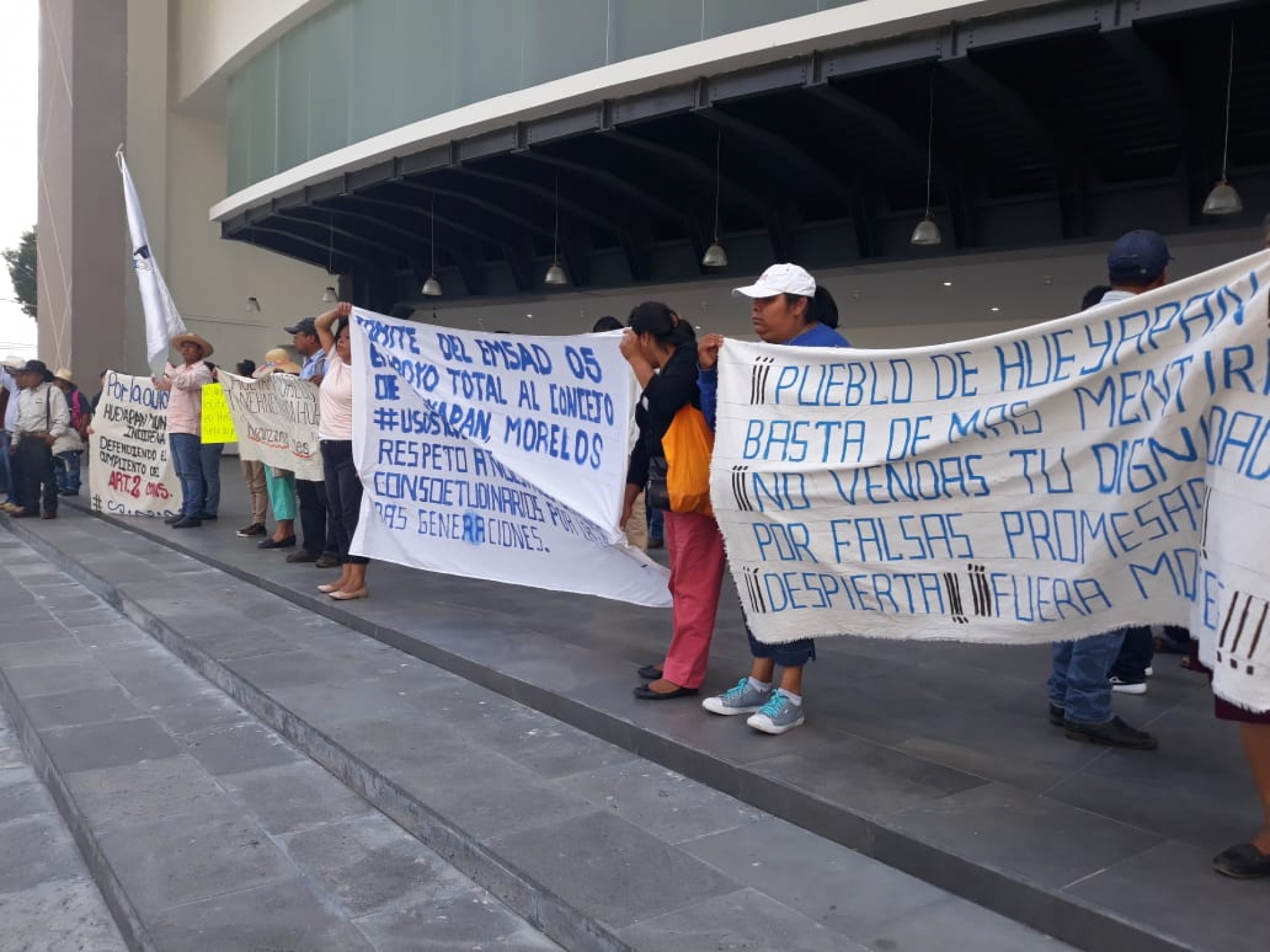 Protestan habitantes de Hueyapan y Xoxocotla en el Congreso