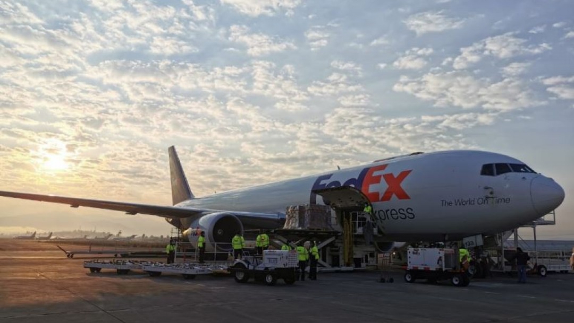 Llega a México más equipo médico de China para combatir el COVID-19