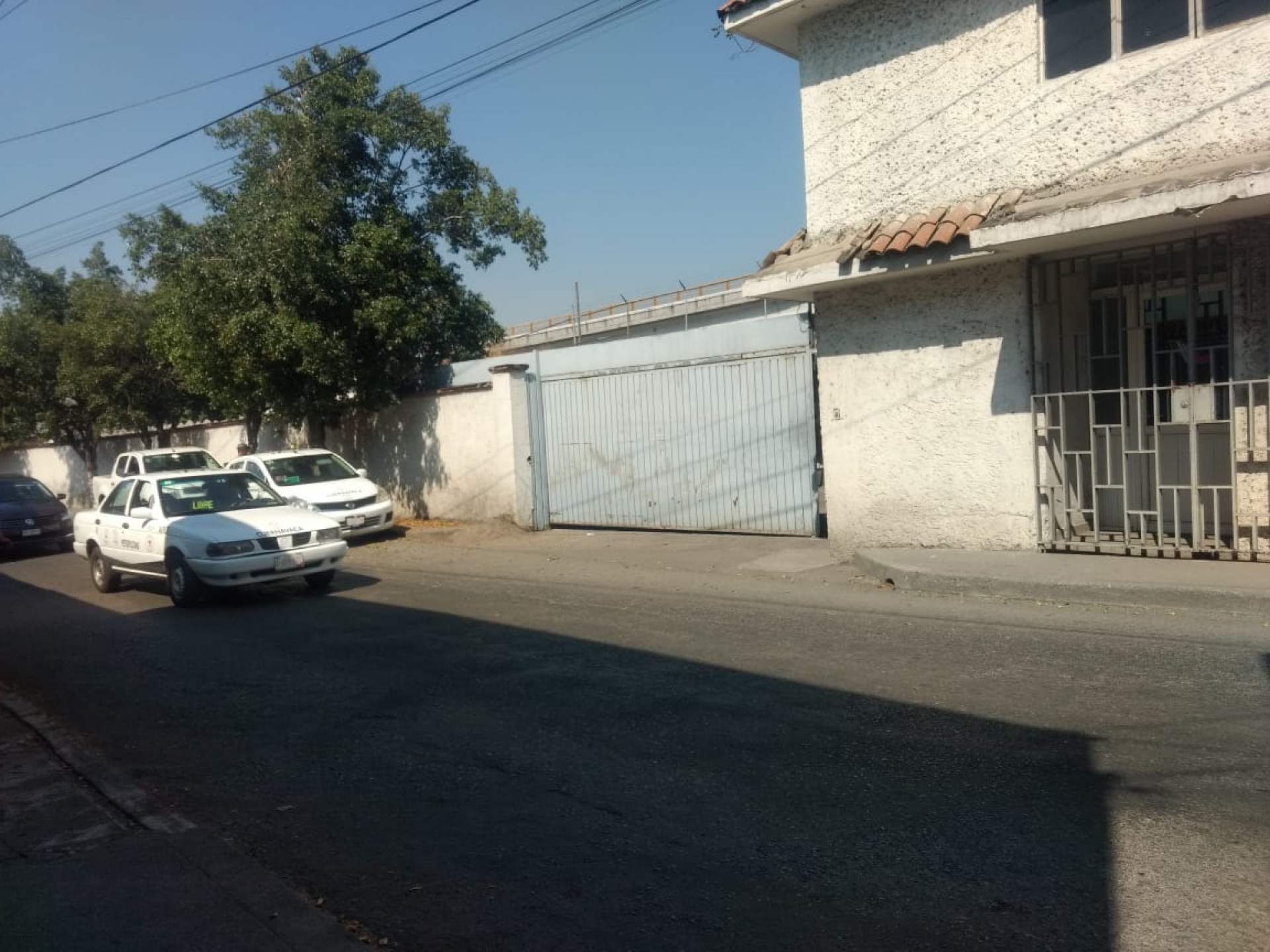 Encuentran el cadáver de un hombre en una bodega, en Cuernavaca