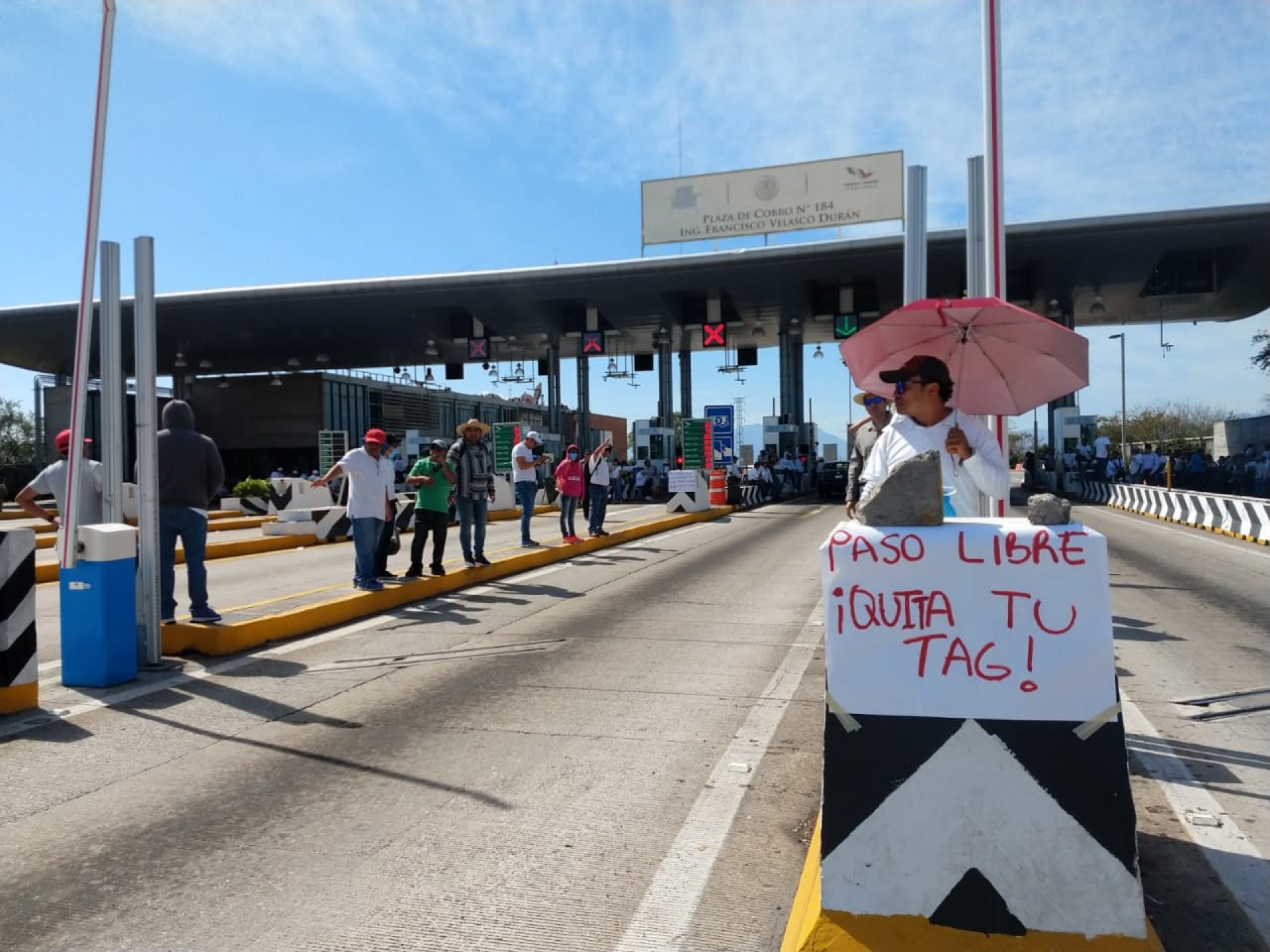 Maestros homologados permiten el libre tránsito en casetas de Tepoztlán y Alpuyeca