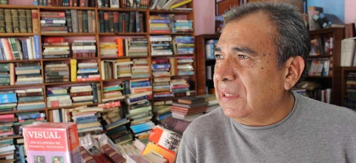 Víctor Manuel Hernández, librero