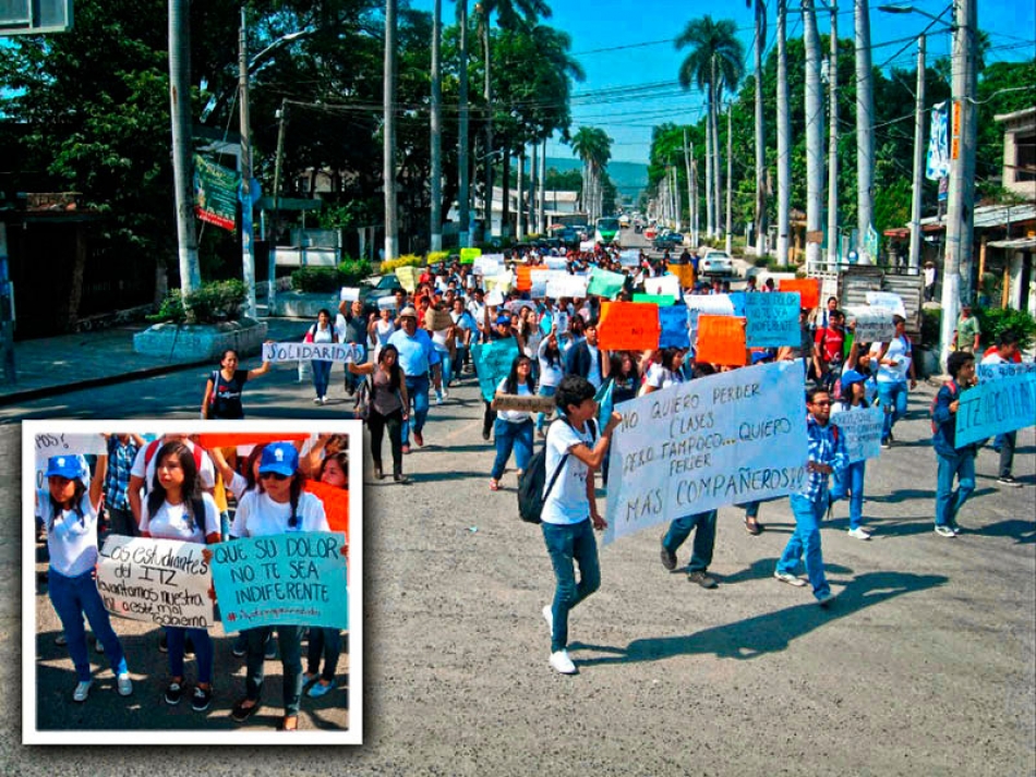 Estudiantes del ITZ exigen el hallazgo con vida de normalistas de Ayotzinapa