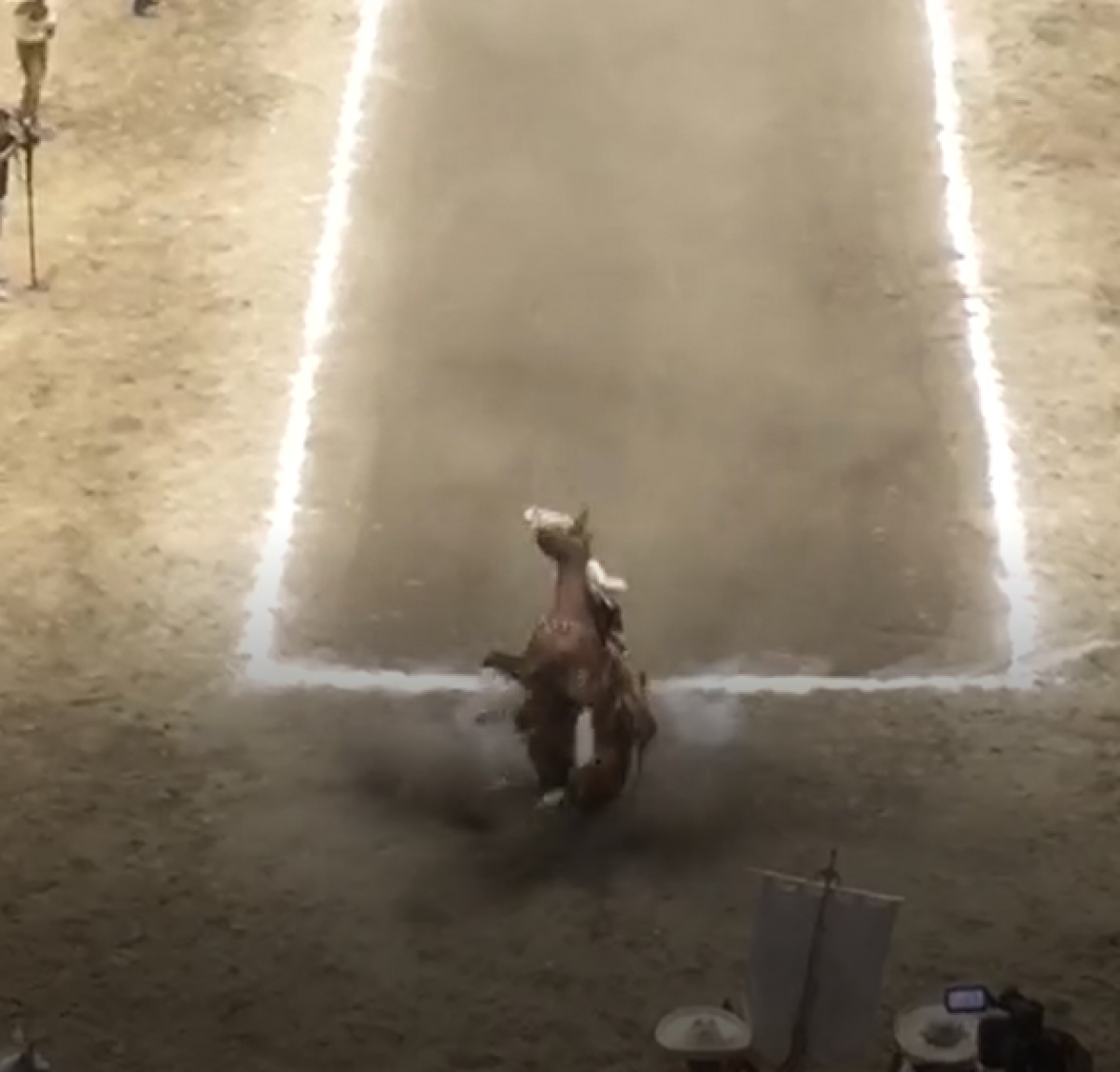 Gobernador de Chiapas cae de un caballo al clausurar evento