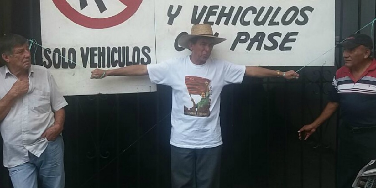 Se manifiesta la Asociación Cívica Morelense en el Congreso local