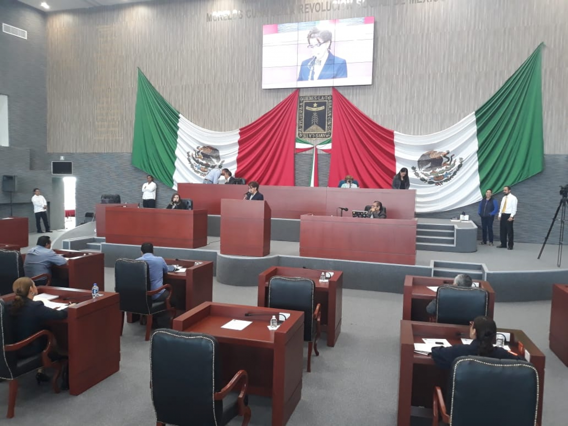 Comparece secretaria de Salud en el Congreso del estado