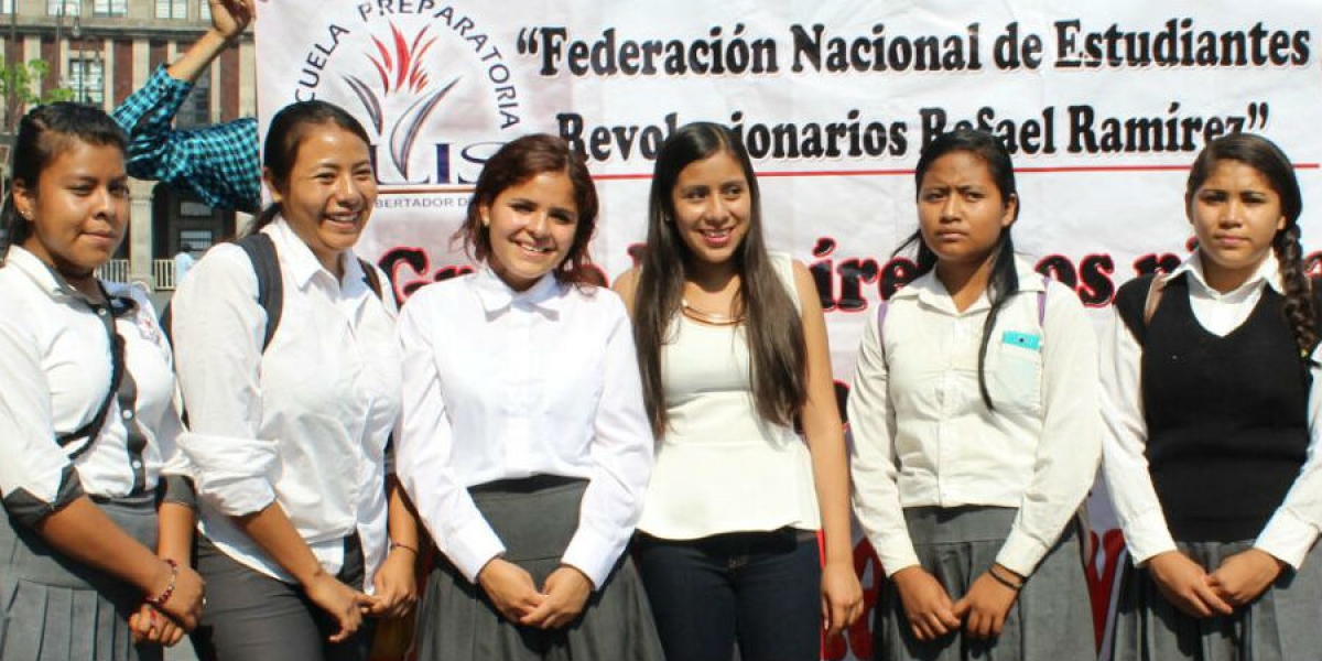 Reclaman antorchistas registro de validez oficial de la preparatoria Ejército Libertador del Sur