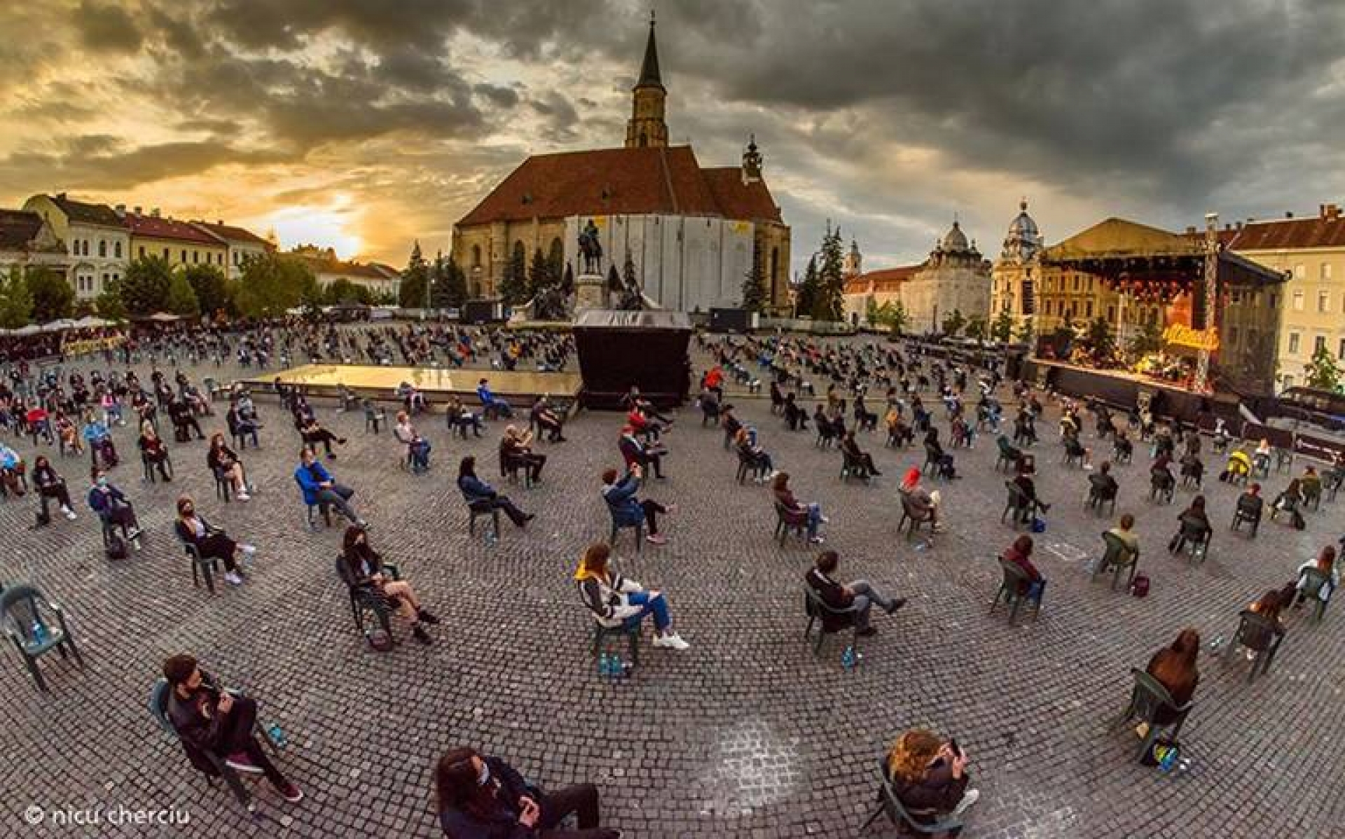 Rumania hace historia y realiza el primer concierto con público respetando "sana distancia"