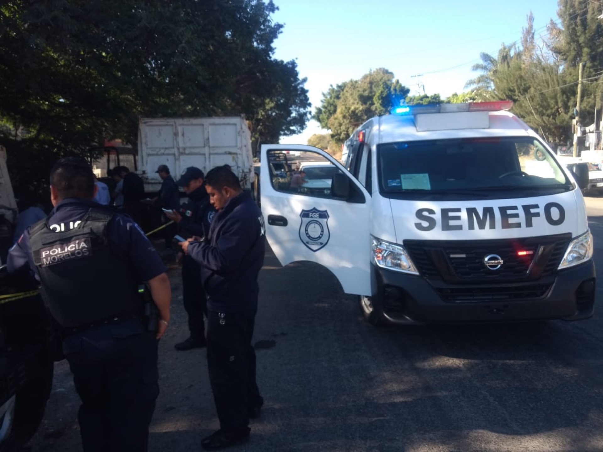 Encuentran el cadáver de un hombre a un costado de la carretera Cuernavaca-Tepoztlán