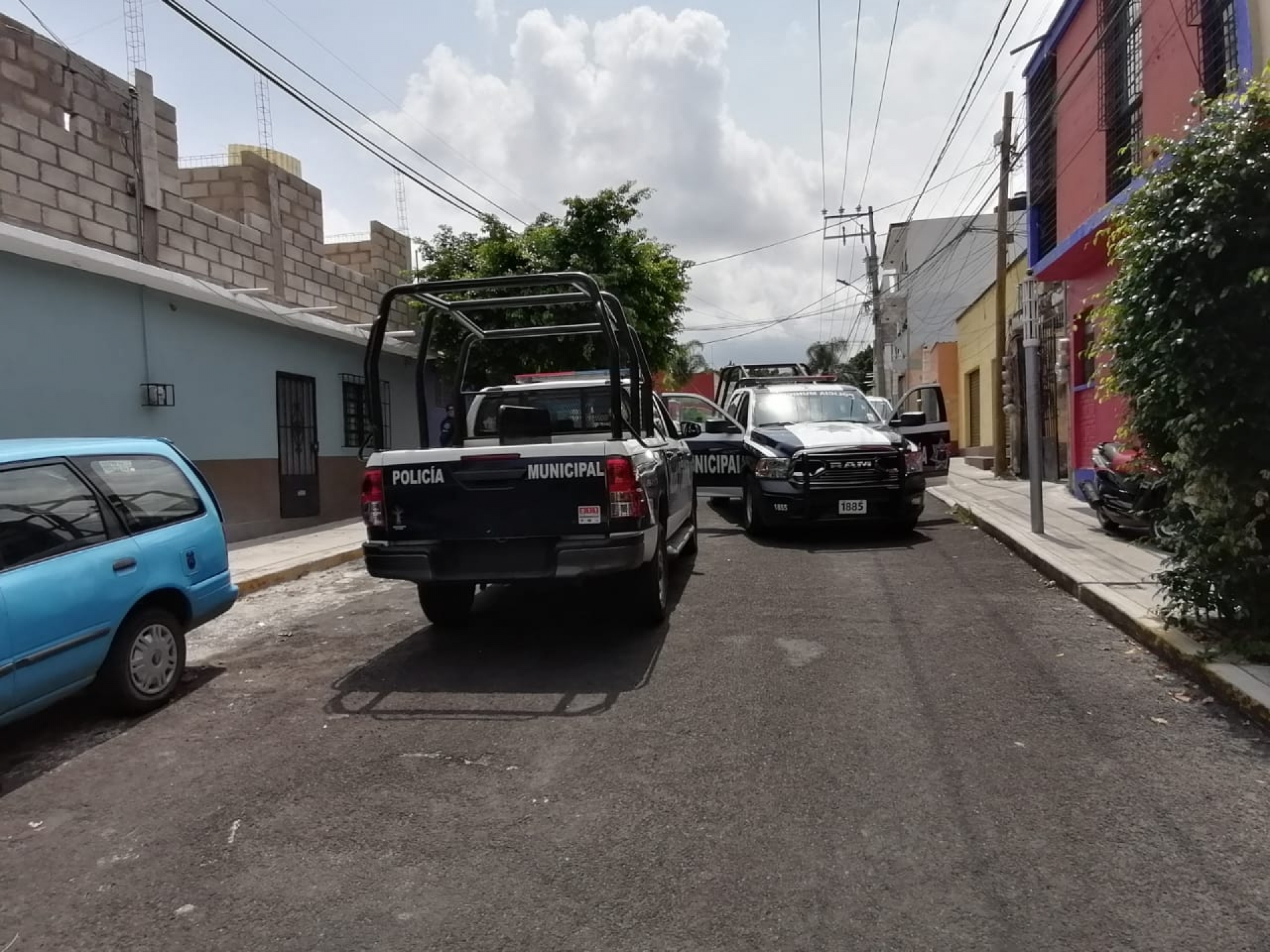 Movilización policial tras ataque a tiros en la colonia Carolina; una mujer resultó herida
