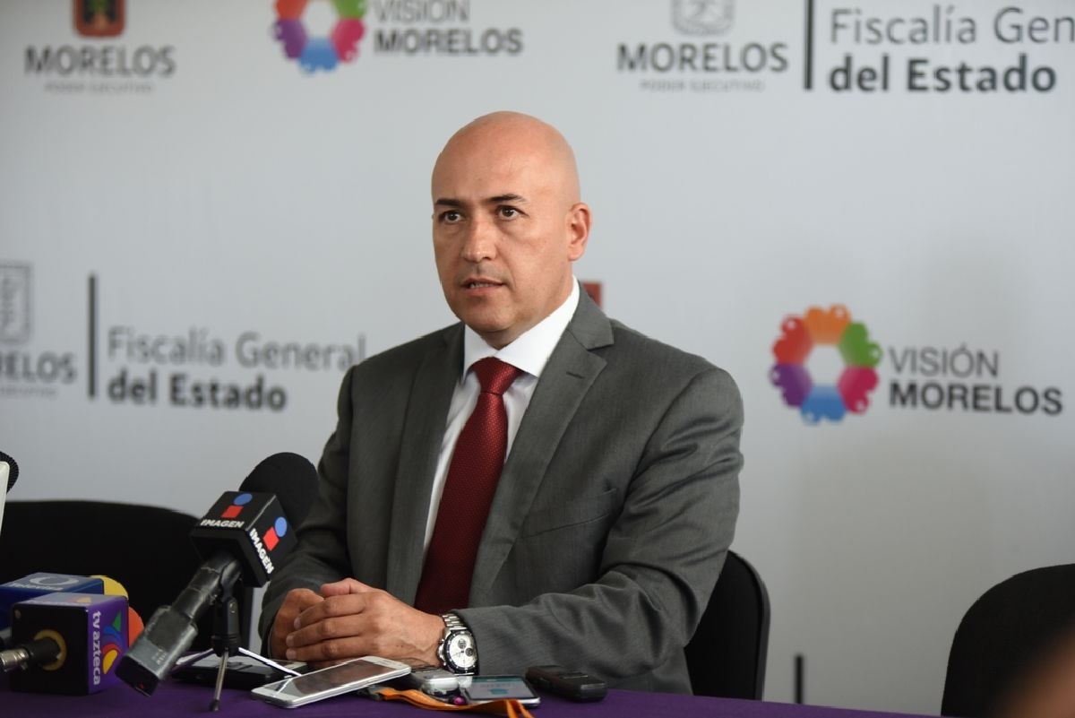 Entregan reconocimiento a fiscales que atienden bien al público