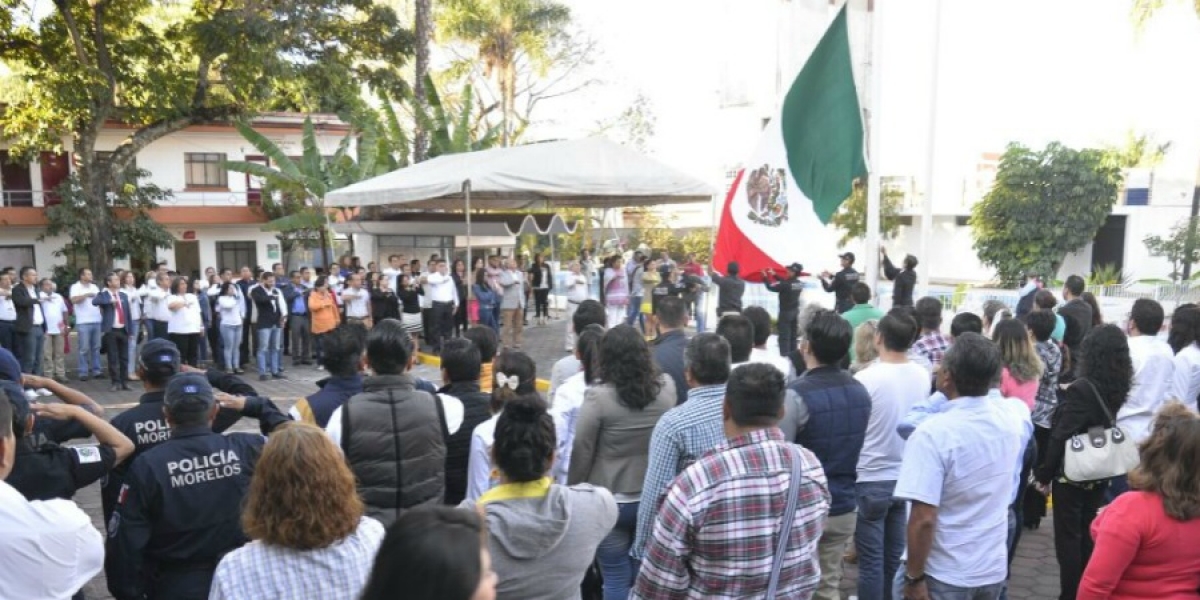 Llevan a cabo ceremonia cívica por el Día de la Bandera, en el Ayuntamiento de Cuernavaca