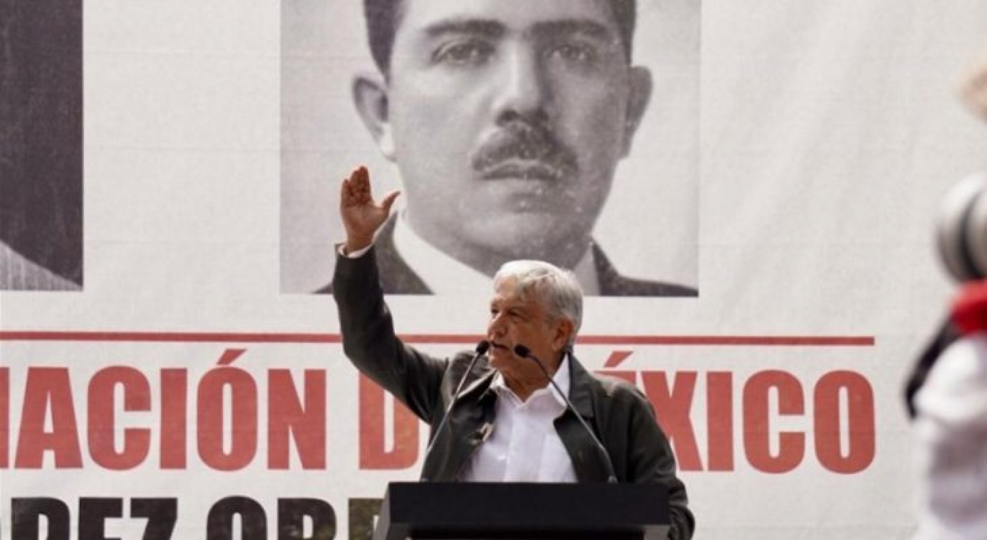 “A 50 años de represión del 68, hacemos el compromiso de no utilizar jamás al Ejército contra el pueblo”: AMLO