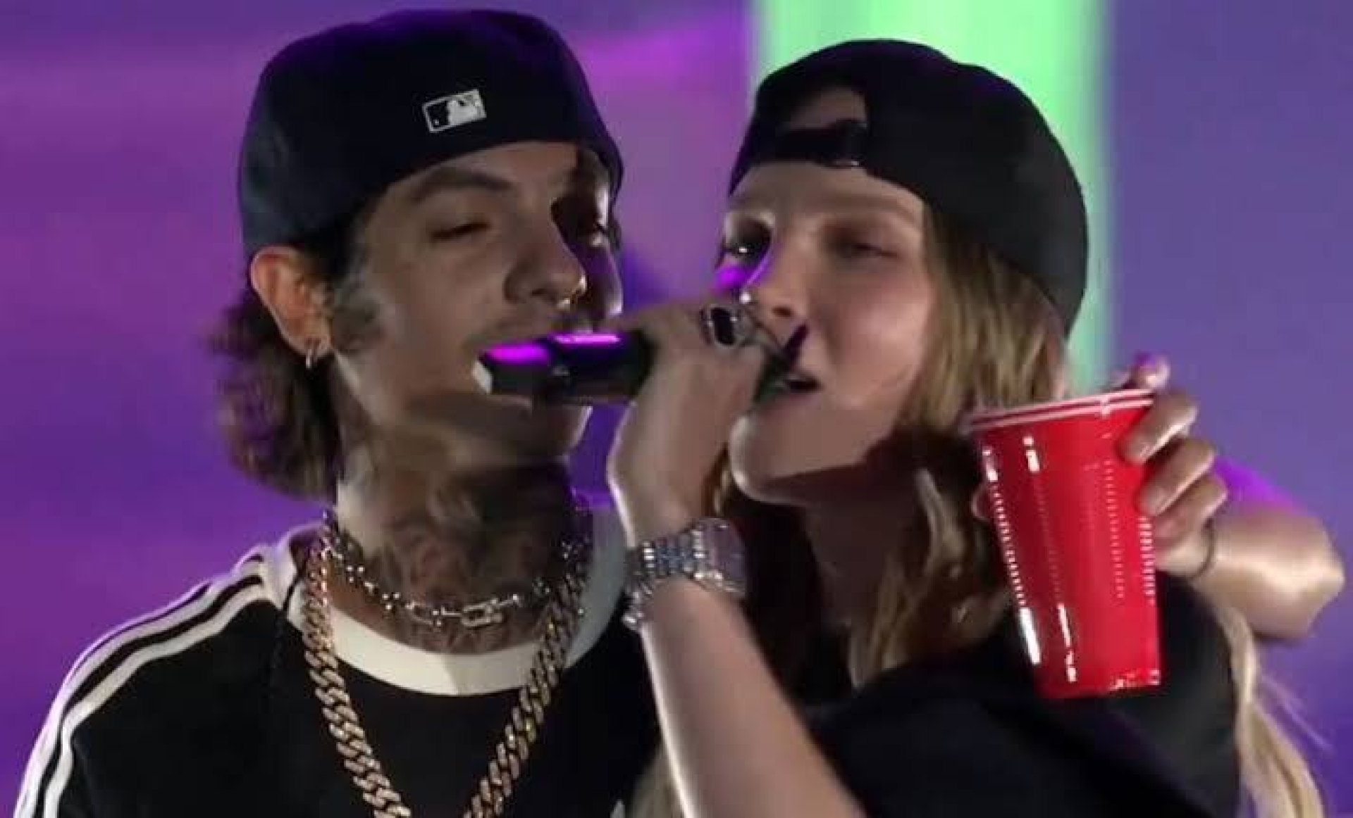 Belinda sorprende al cantar "300 noches" junto a Natanael Cano