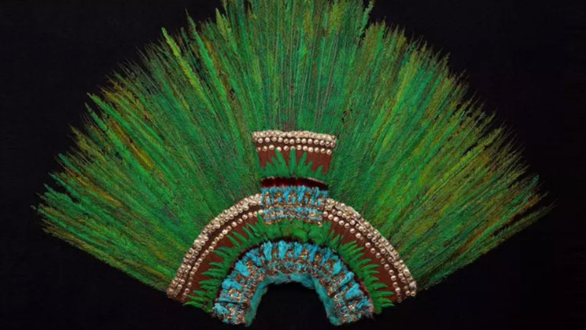 Penacho de Moctezuma no será trasladado a México, responde Museo de Viena a AMLO