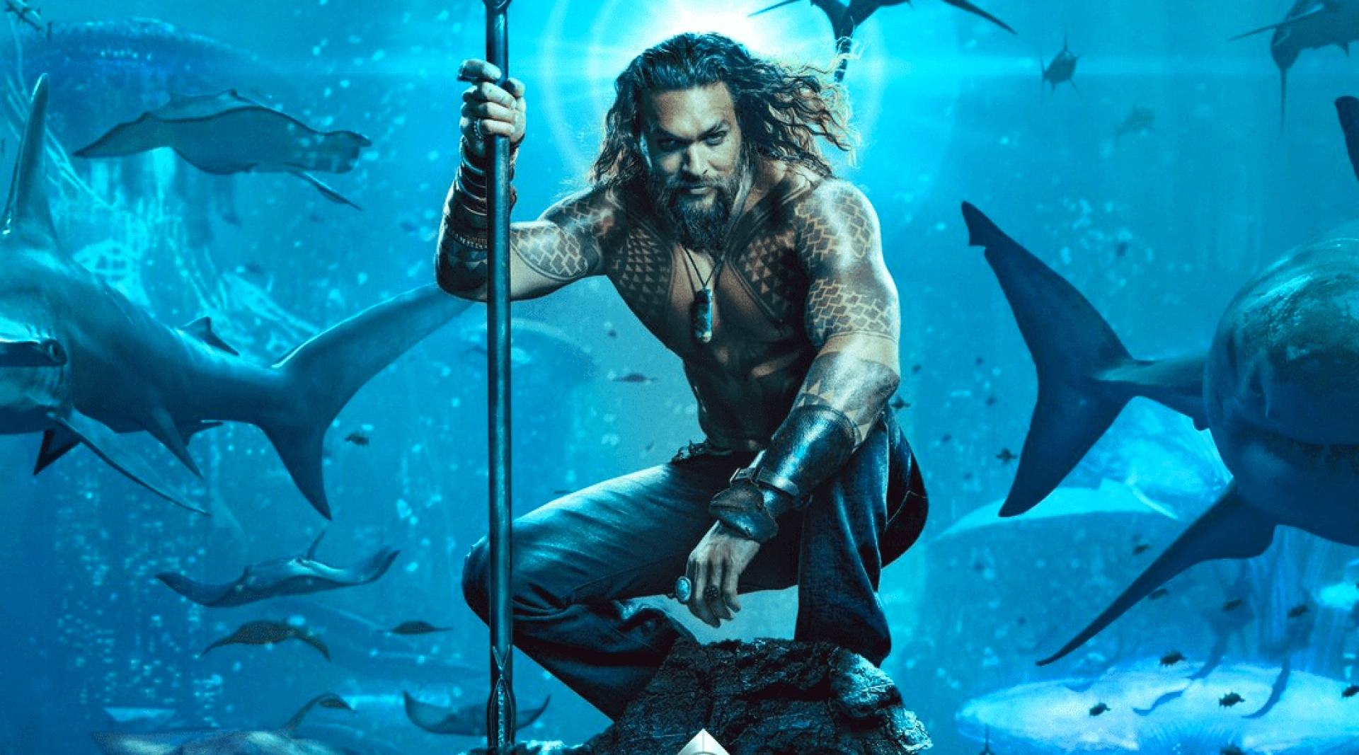 Jason Momoa en toda su gloria en el primer póster de la película de Aquaman