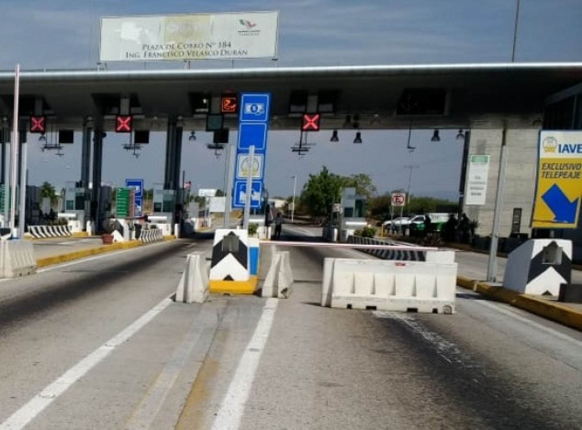 Toman manifestantes caseta de Alpuyeca; exigen dinero a conductores