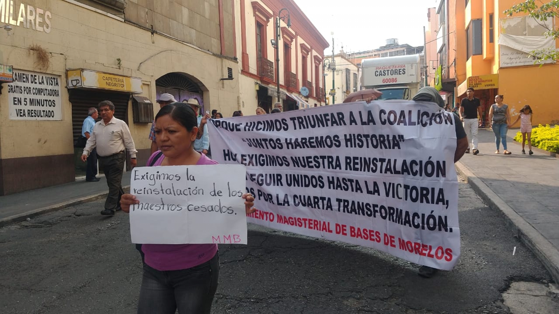 Marcharon maestros del MMB de El Calvario al zócalo de Cuernavaca