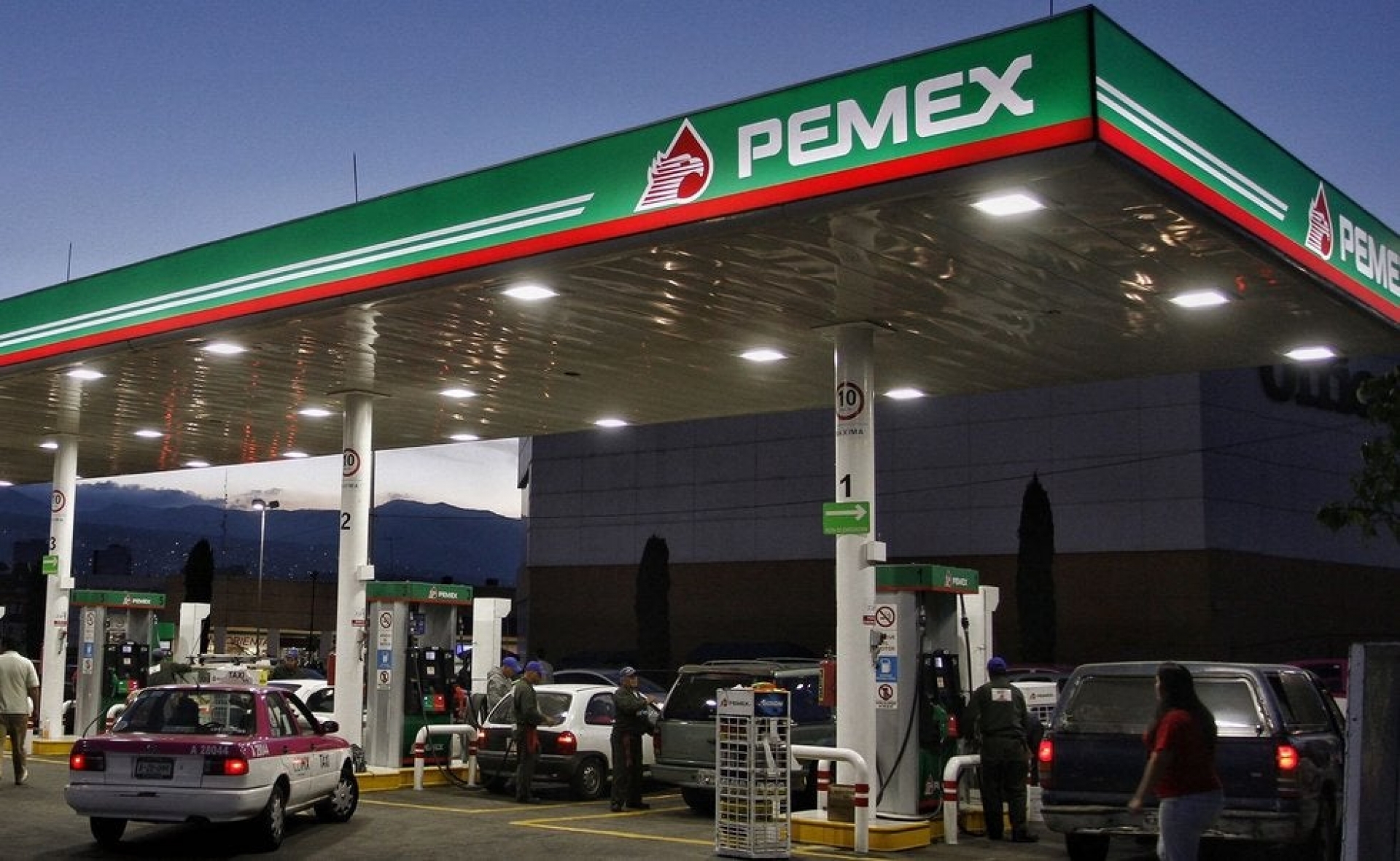 Profeco propone que municipios sean concesionarios de gasolineras