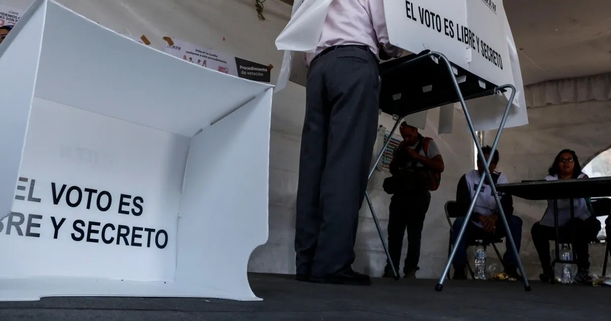El INE "sacará tarjetas" para garantizar un proceso electoral legal