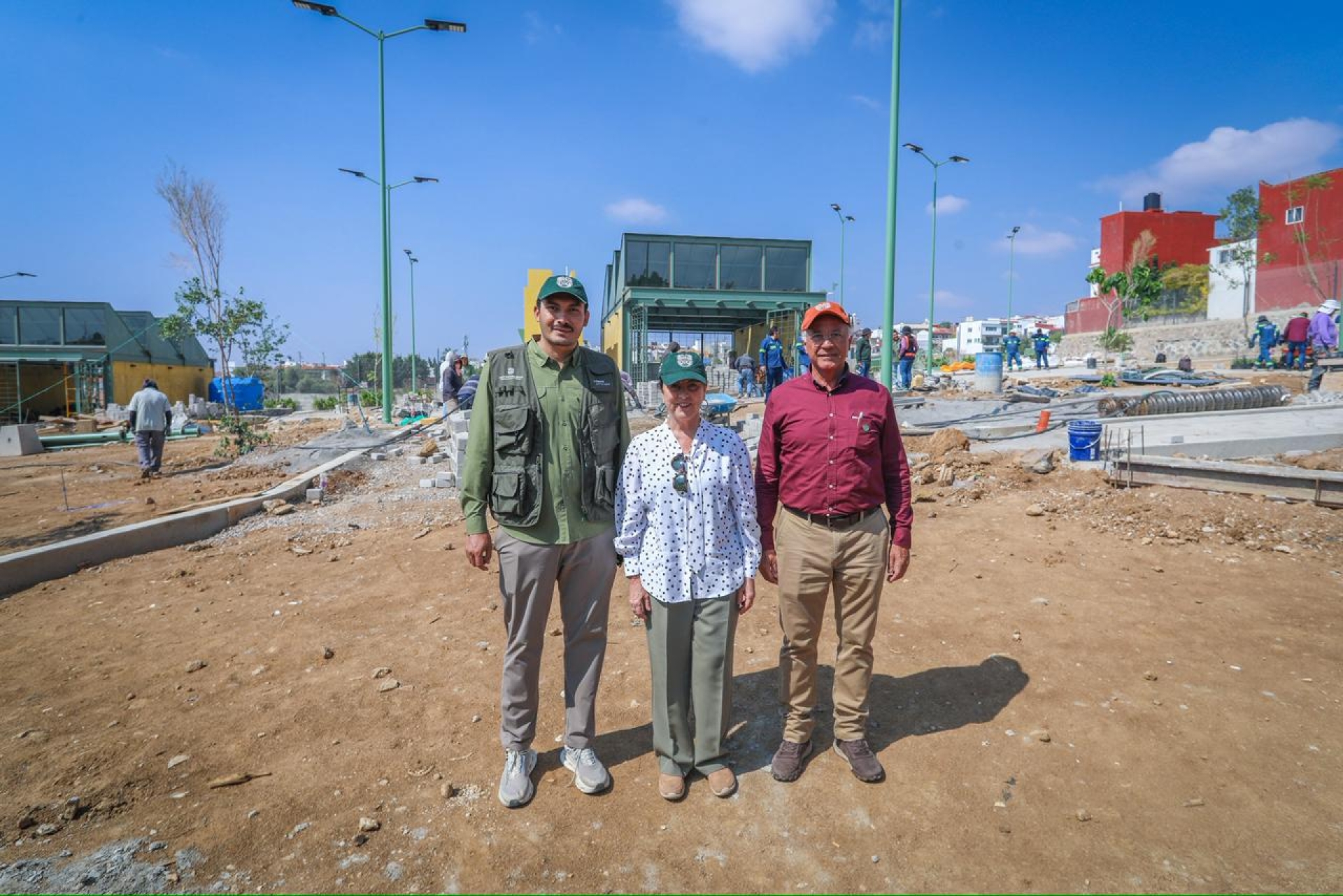 Supervisa Margarita González Saravia construcción del Parque Raíces Ahuatlán
