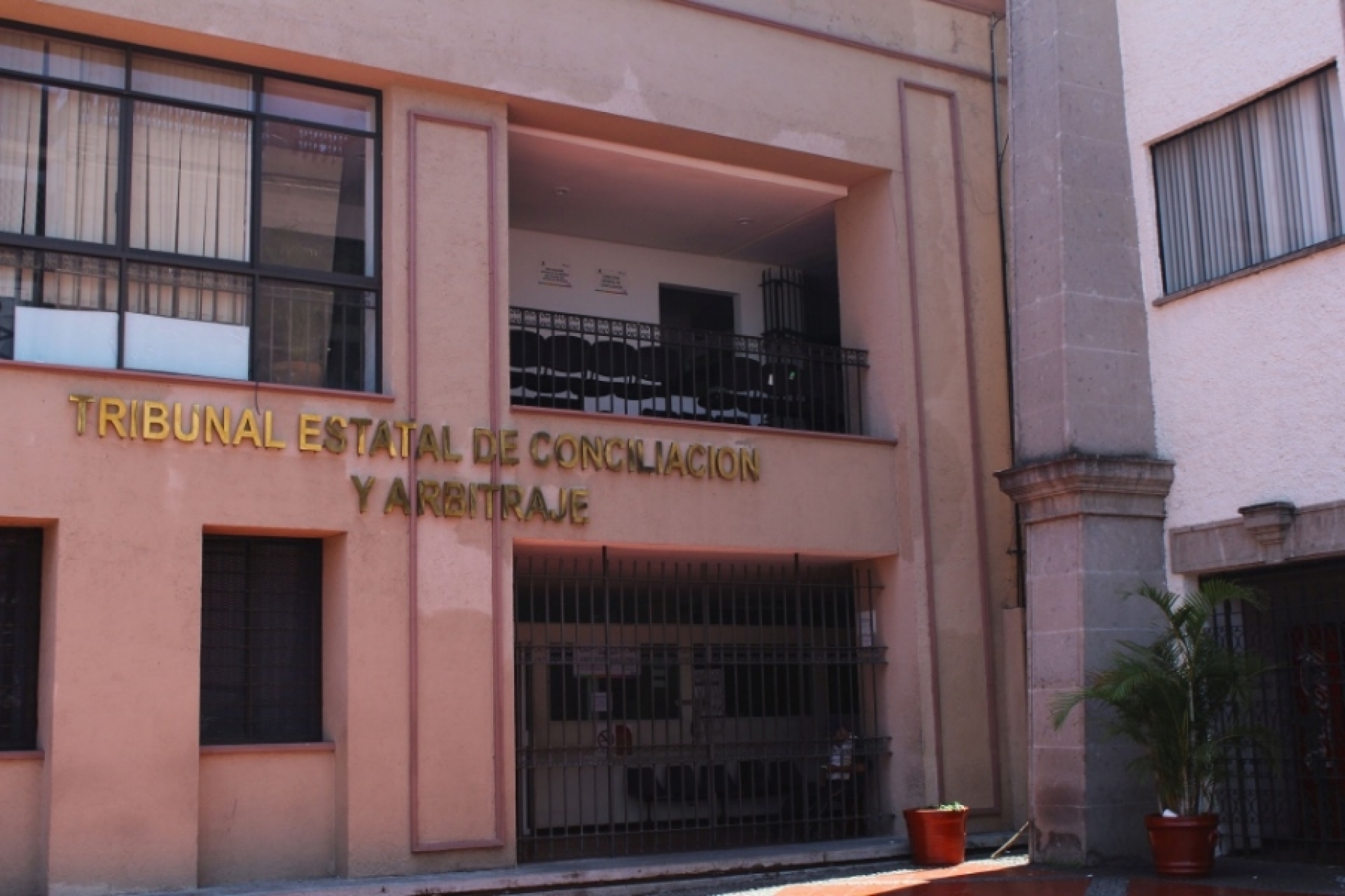 Sin control, despidos en municipios: TECA