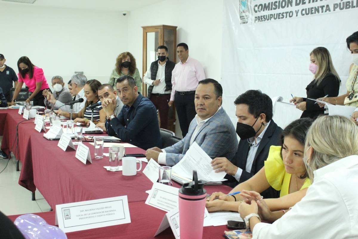 Los diputados del G-11 se pelean la presidencia de la mesa directiva
