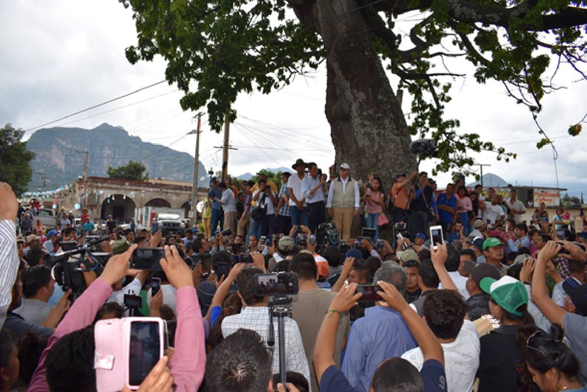 El presidente de la república recorrió lugares afectados por sismo en Tlayacapan