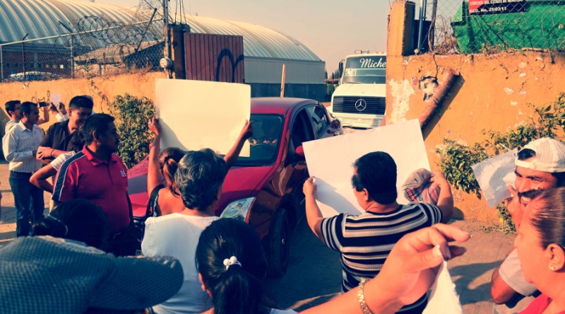 Vecinos de Chipitlán bloquean la avenida Morelos