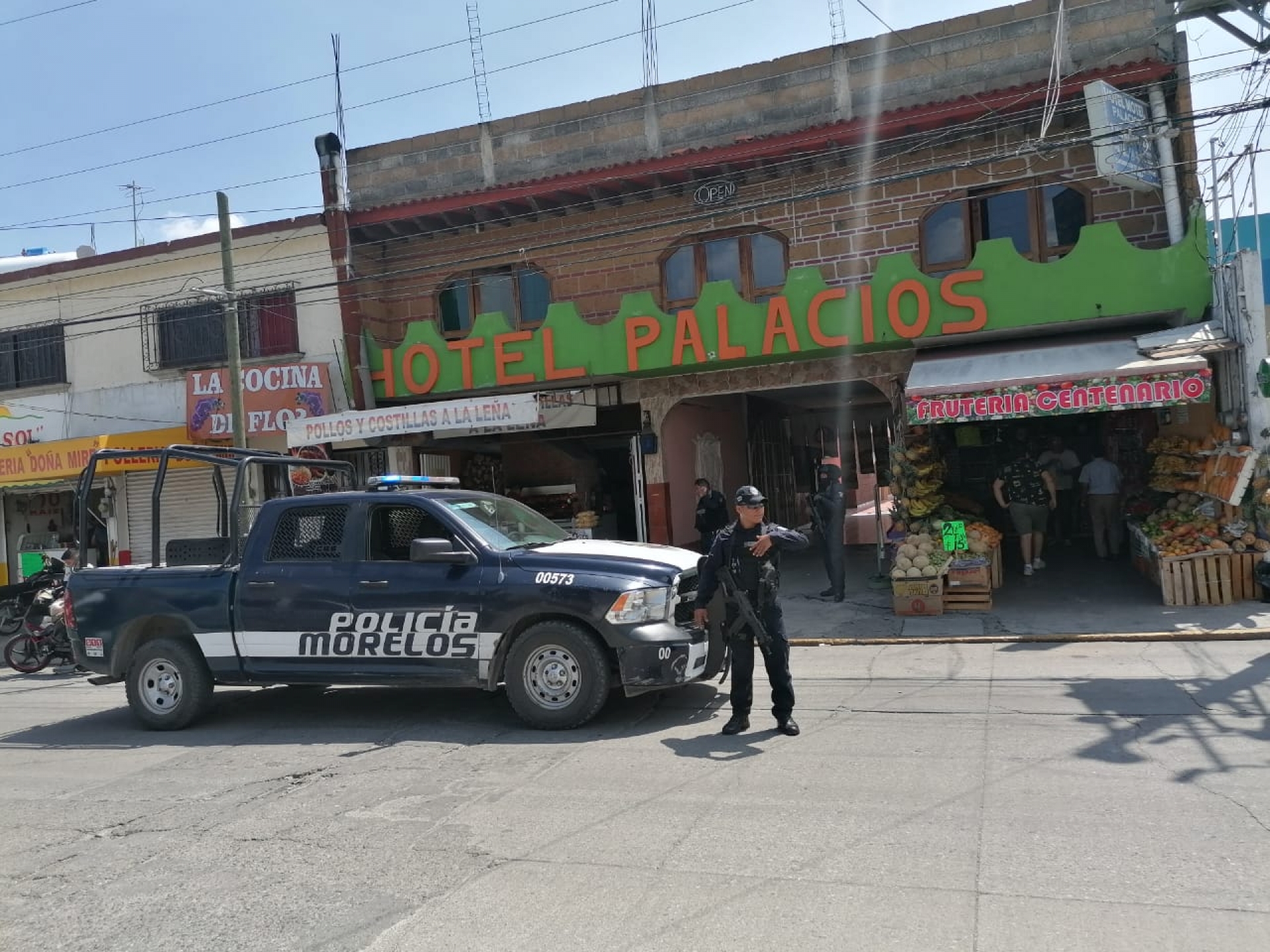 Disparan y hieren a un hombre para robar su camioneta, en la colonia Las Granjas