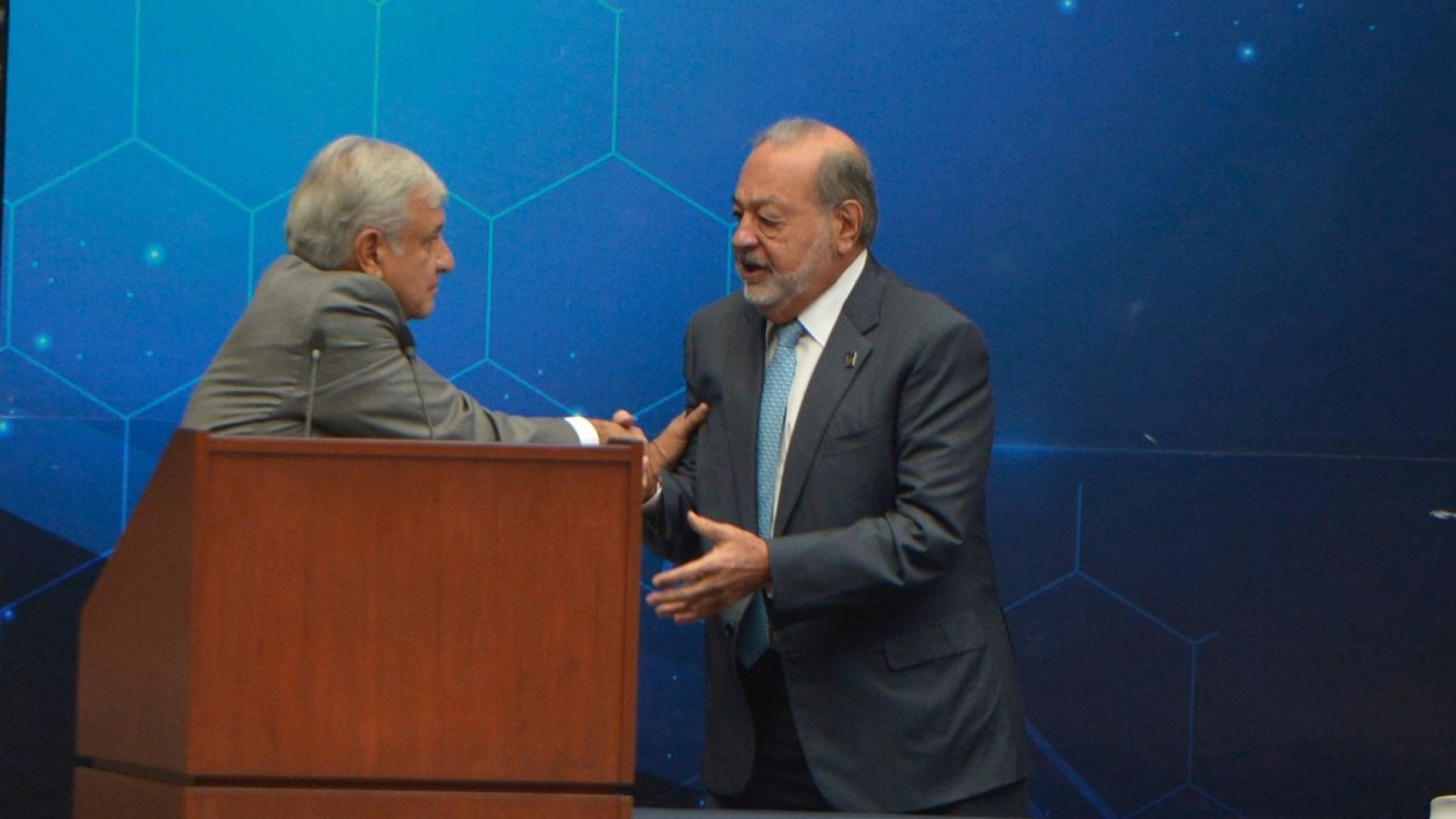 Carlos Slim es un ejemplo en México y en el mundo: López Obrador