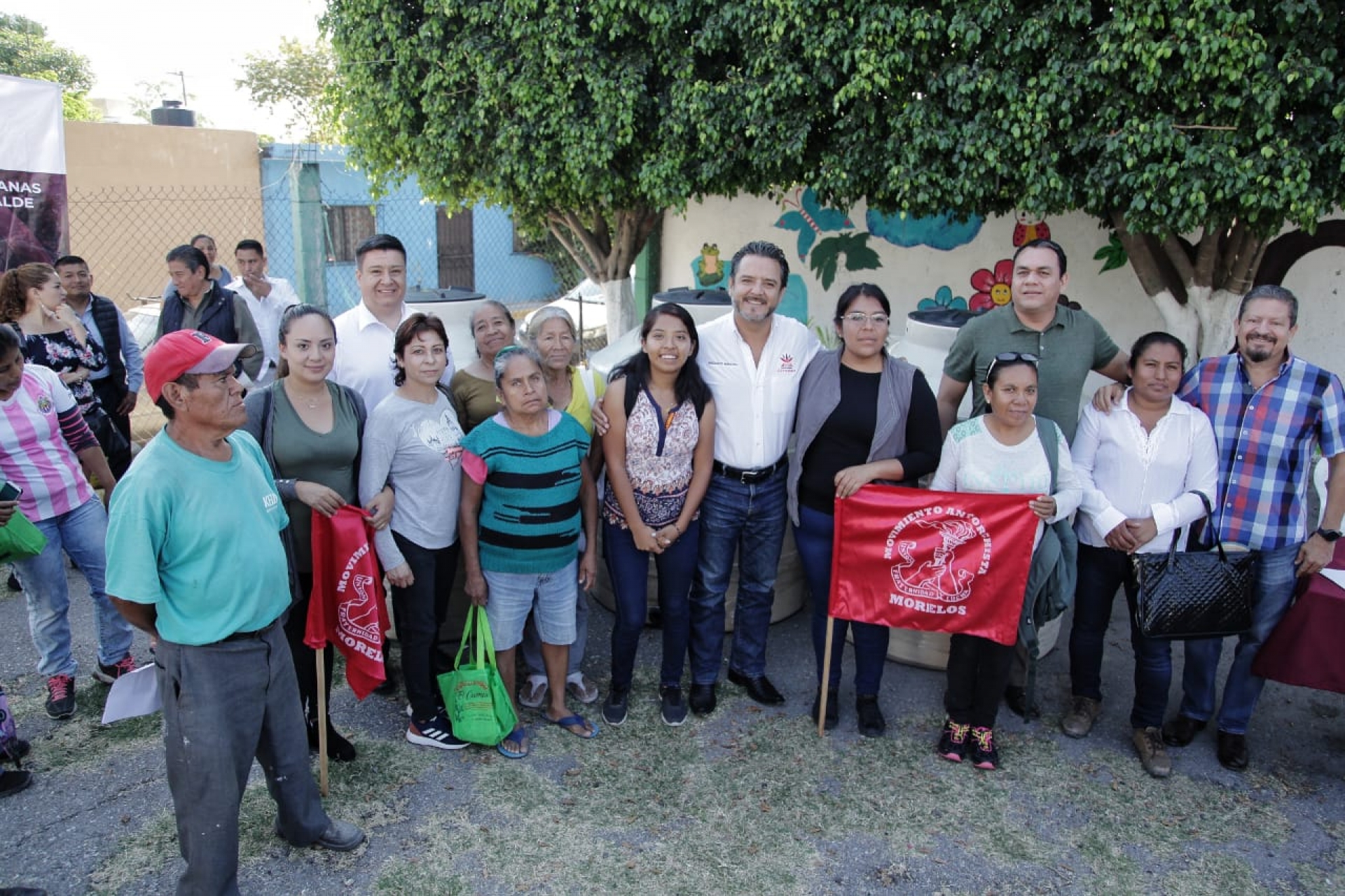 Edil de Cuernavaca entrega apoyos a vecinos de la colonia Ampliación Lázaro Cárdenas