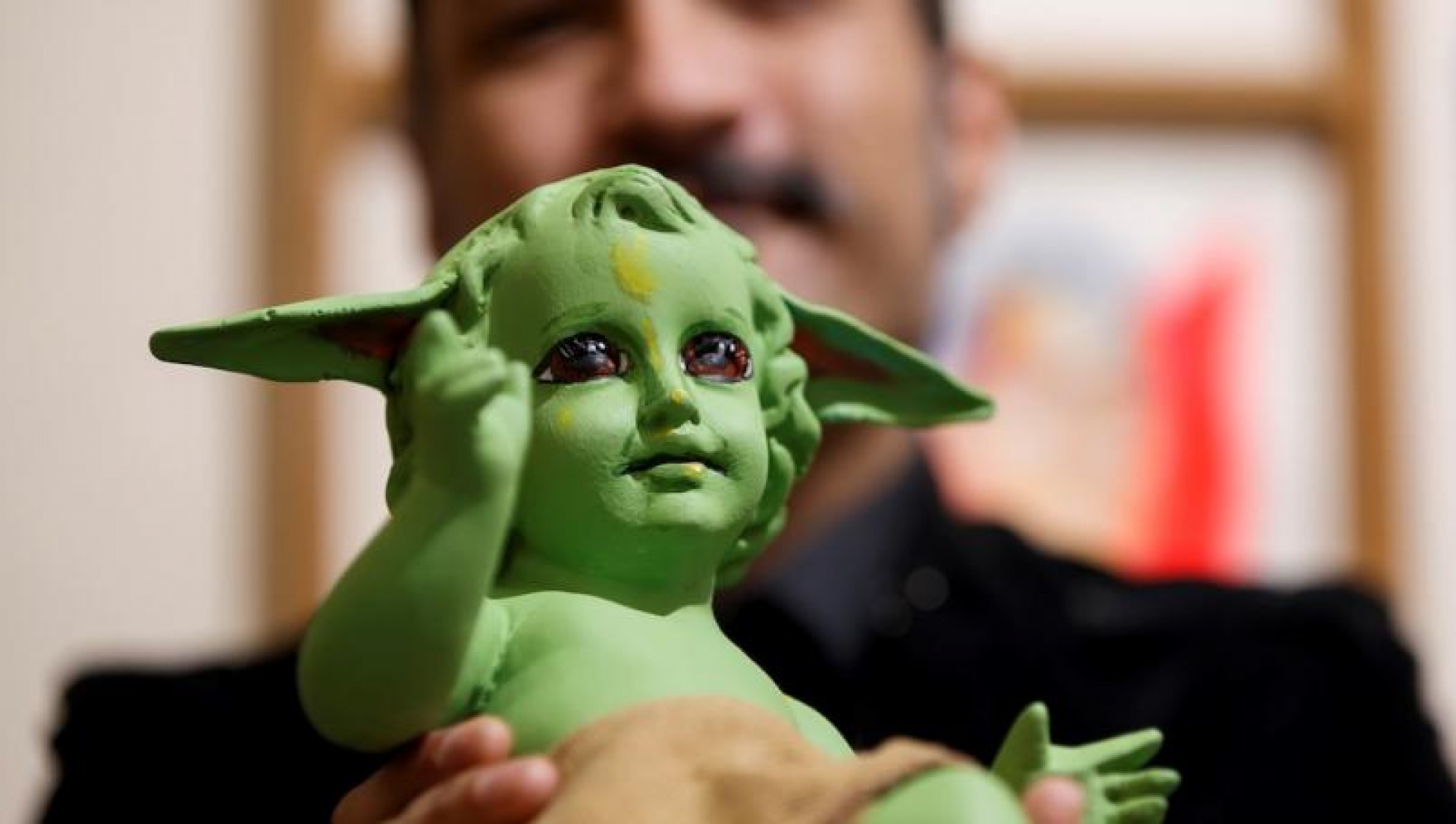 Mexicano convierte al Niño Dios en Baby Yoda
