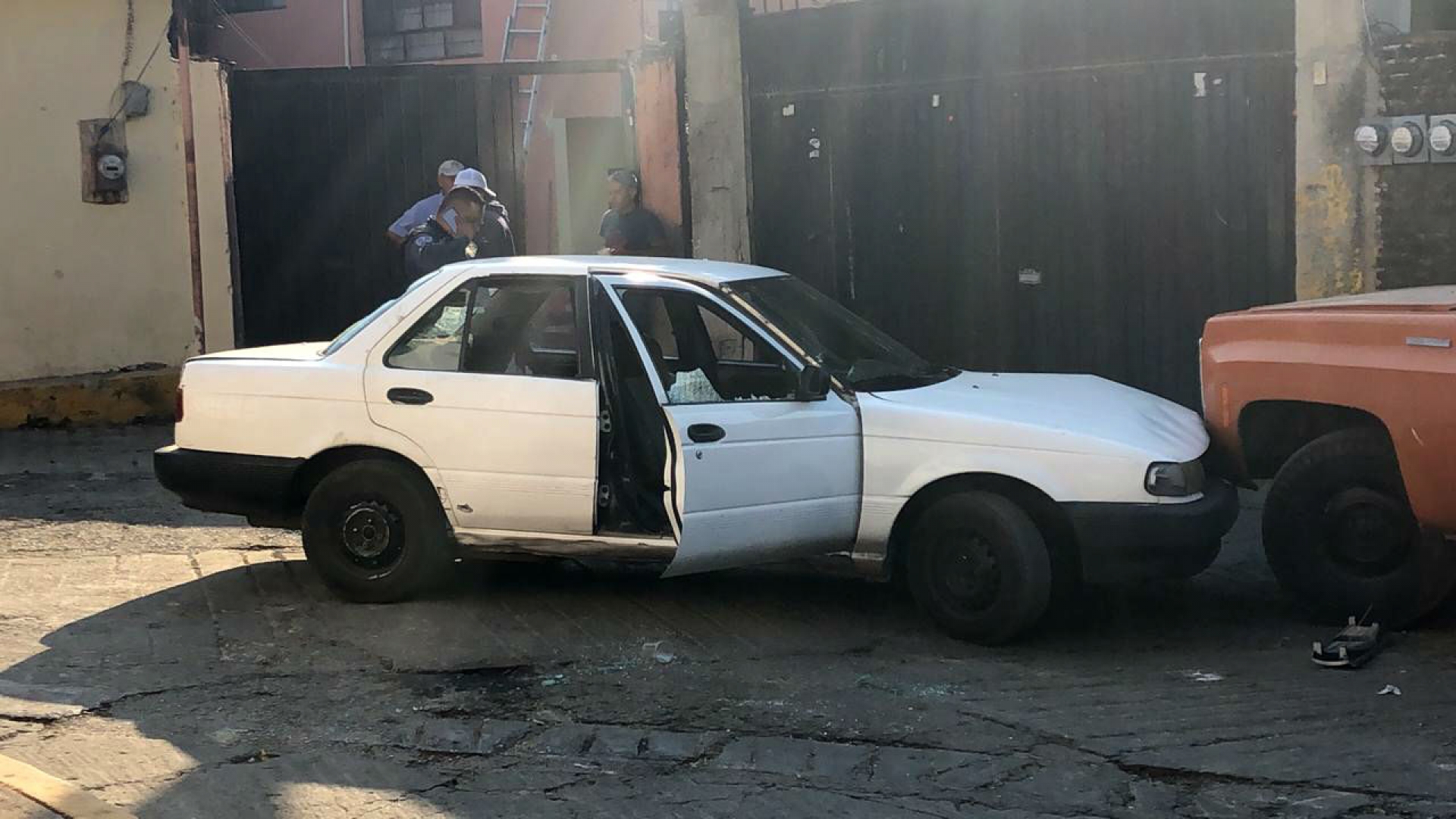 Atacan a balazos y lesionan a un automovilista en Chamilpa