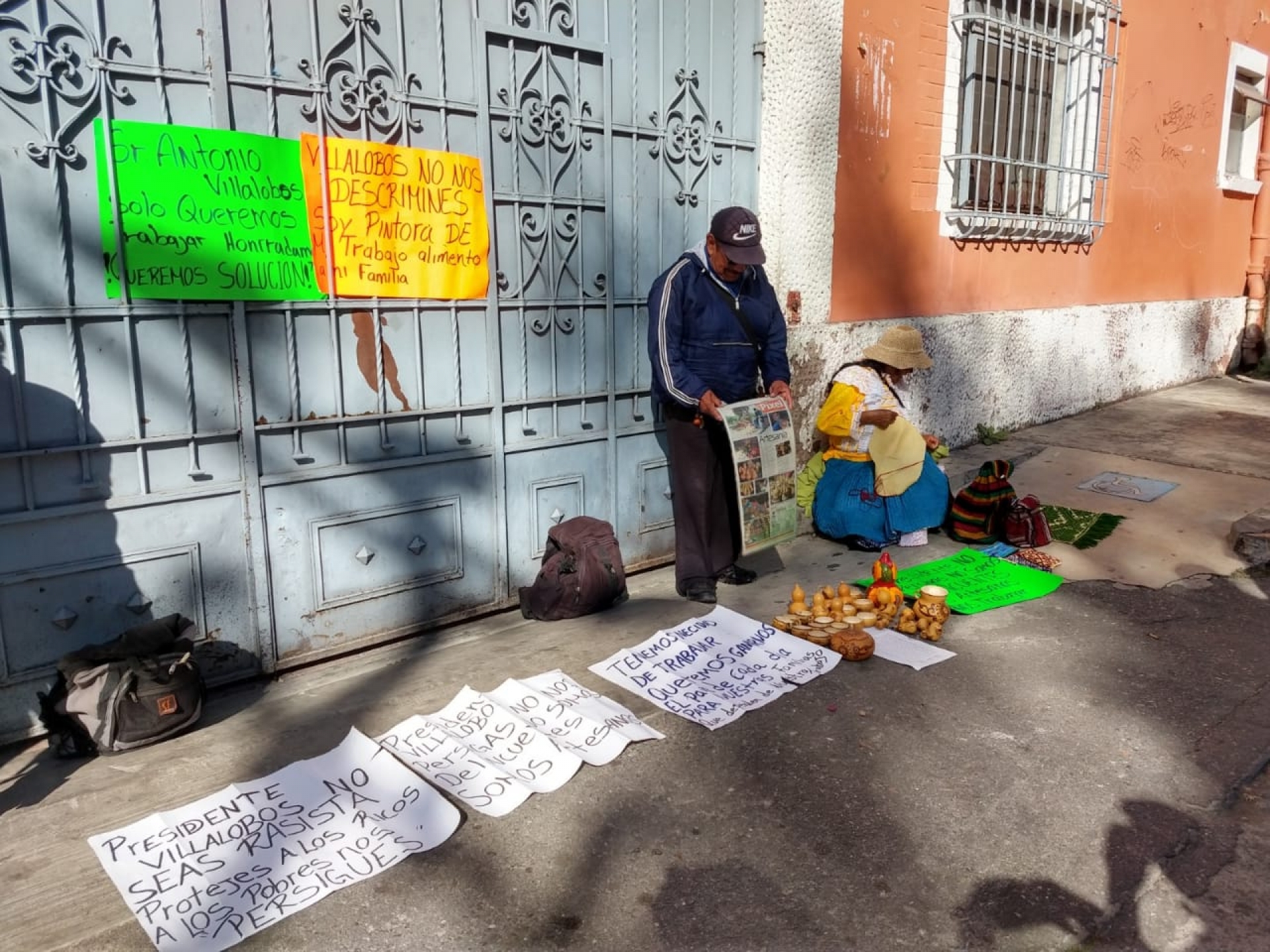 Se manifiestan artesanos ante el Ayuntamiento de Cuernavaca
