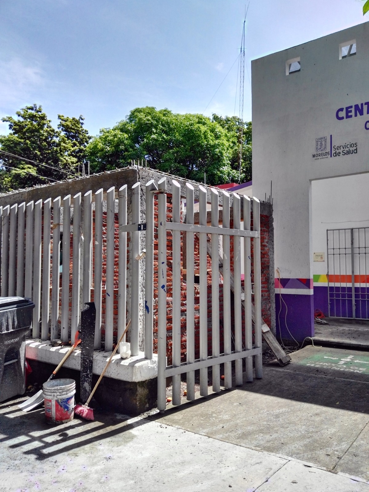 Niegan retraso en la construcción del laboratorio de análisis clínicos del Centro de Salud de Coatlán del Río