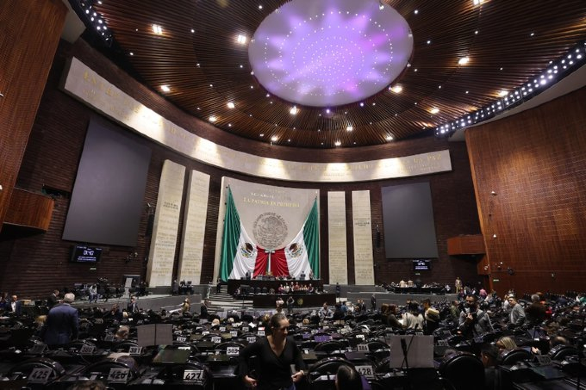 Diputados aprueban aumento de IEPS a bebidas, tabaco y videojuegos