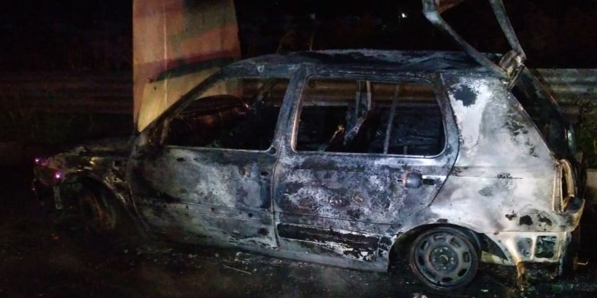 Se incendia automóvil en la autopista México-Acapulco