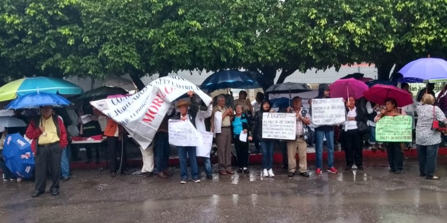 Protestan maestros jubilados ante Tribunal Colegiado del XVIII Circuito