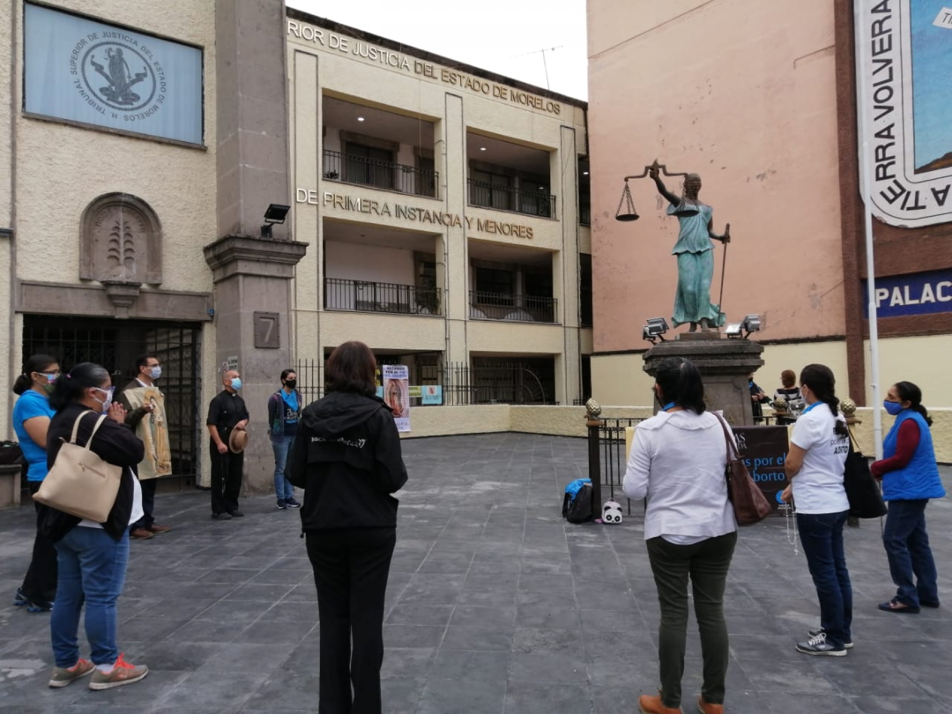 Integrantes de '40 días por la vida' efectúan 'vigilia de oración' frente al TSJ