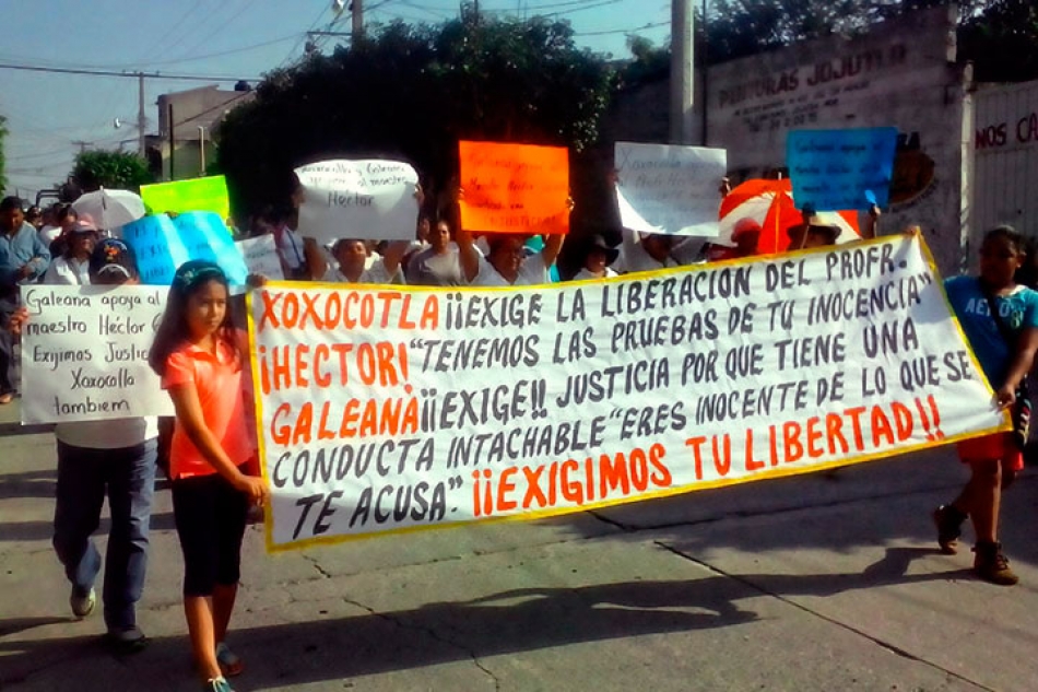 Marchan para exigir la liberación de profesor acusado de abuso sexual