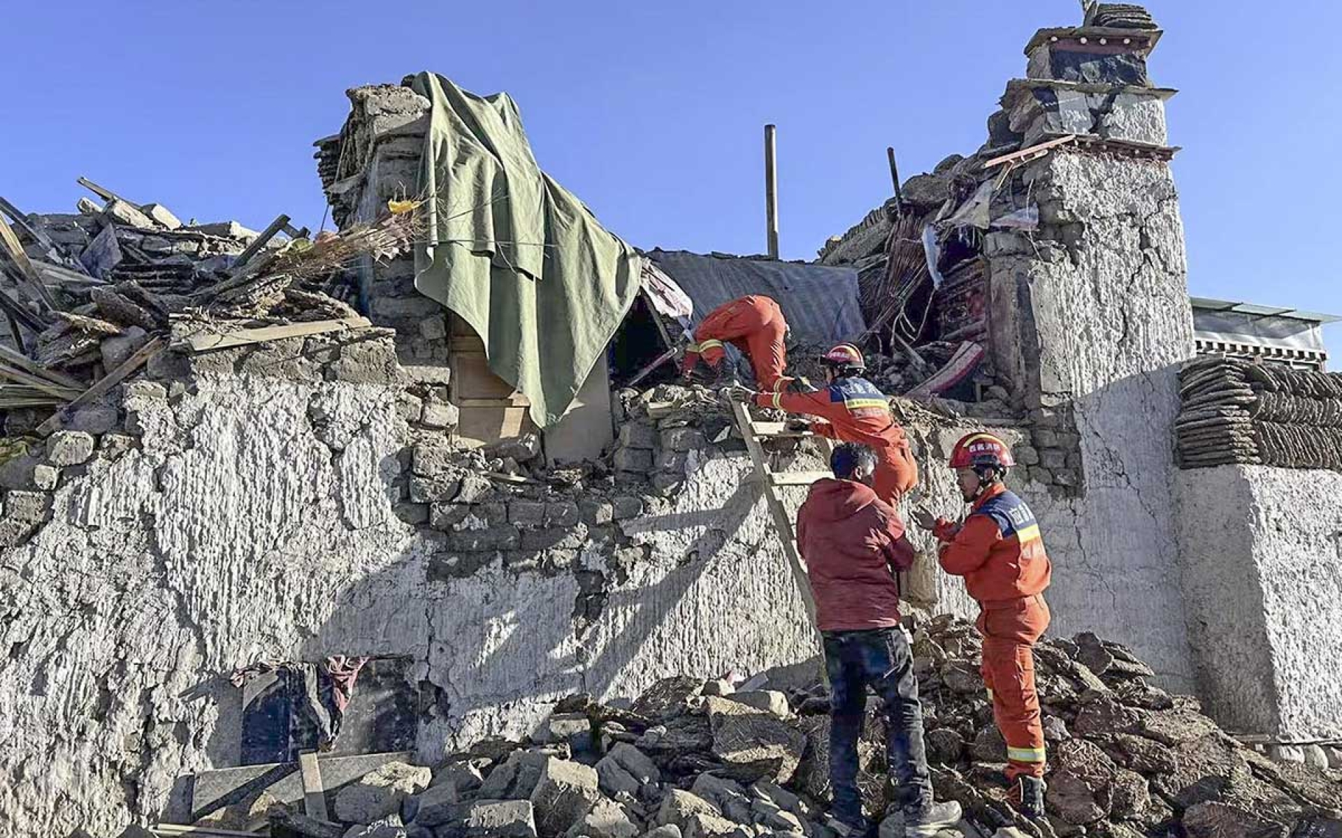 Sismo de magnitud 6.8 en el Tíbet deja al menos 95 muertos