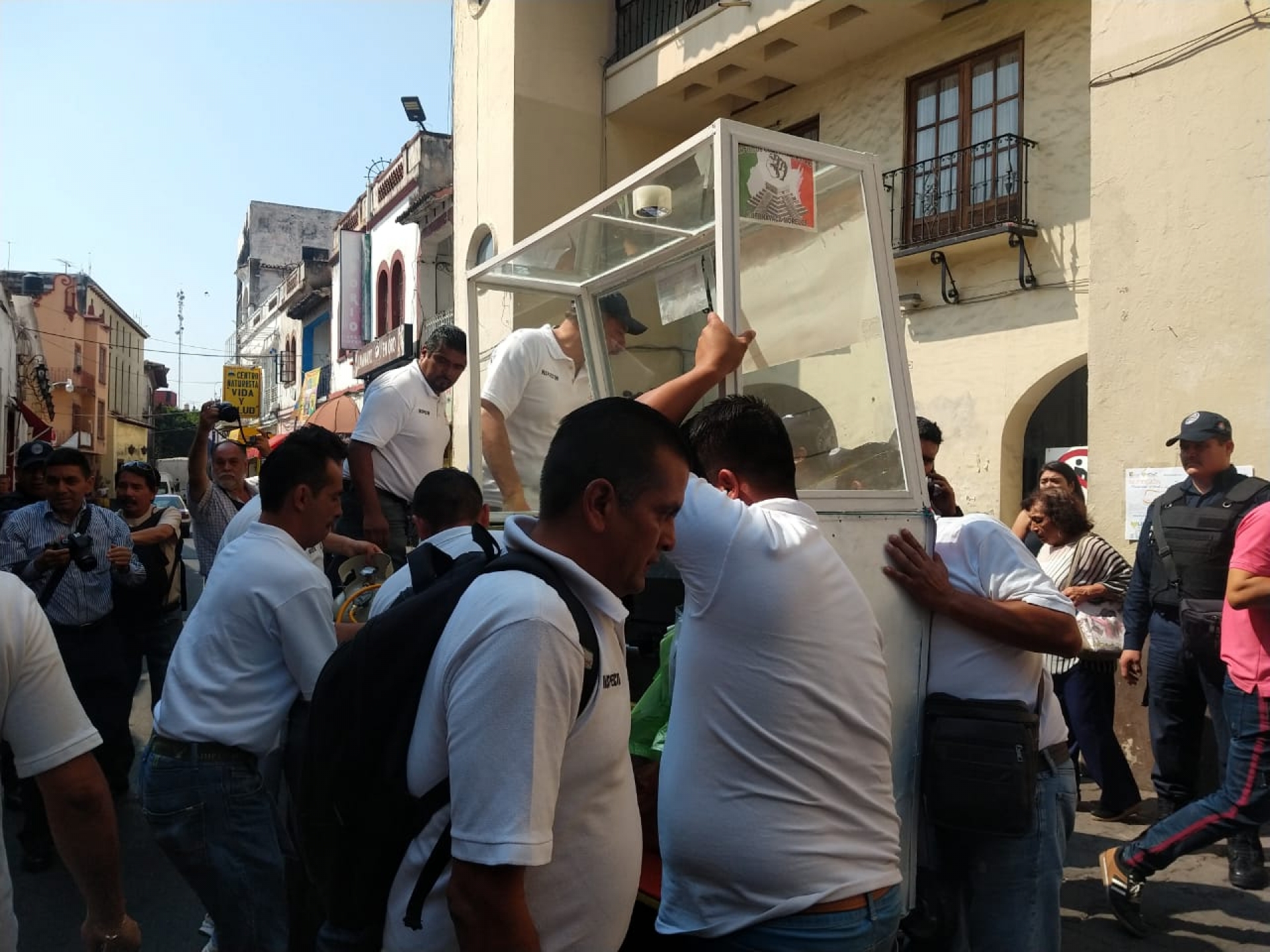Retira ayuntamiento capitalino un puesto de tacos en la calle No Reelección
