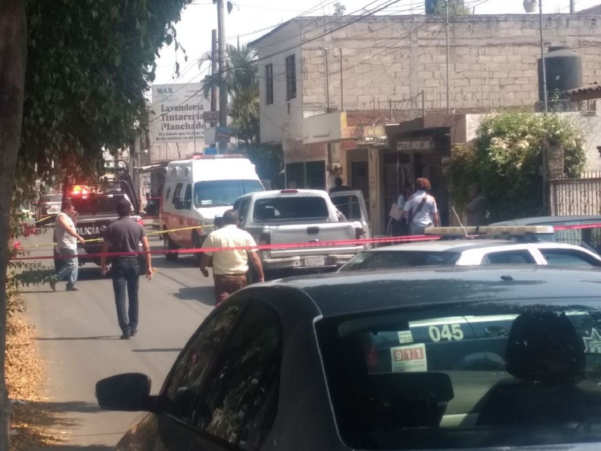Asesinan a una mujer de dos balazos en la cabeza, en Civac