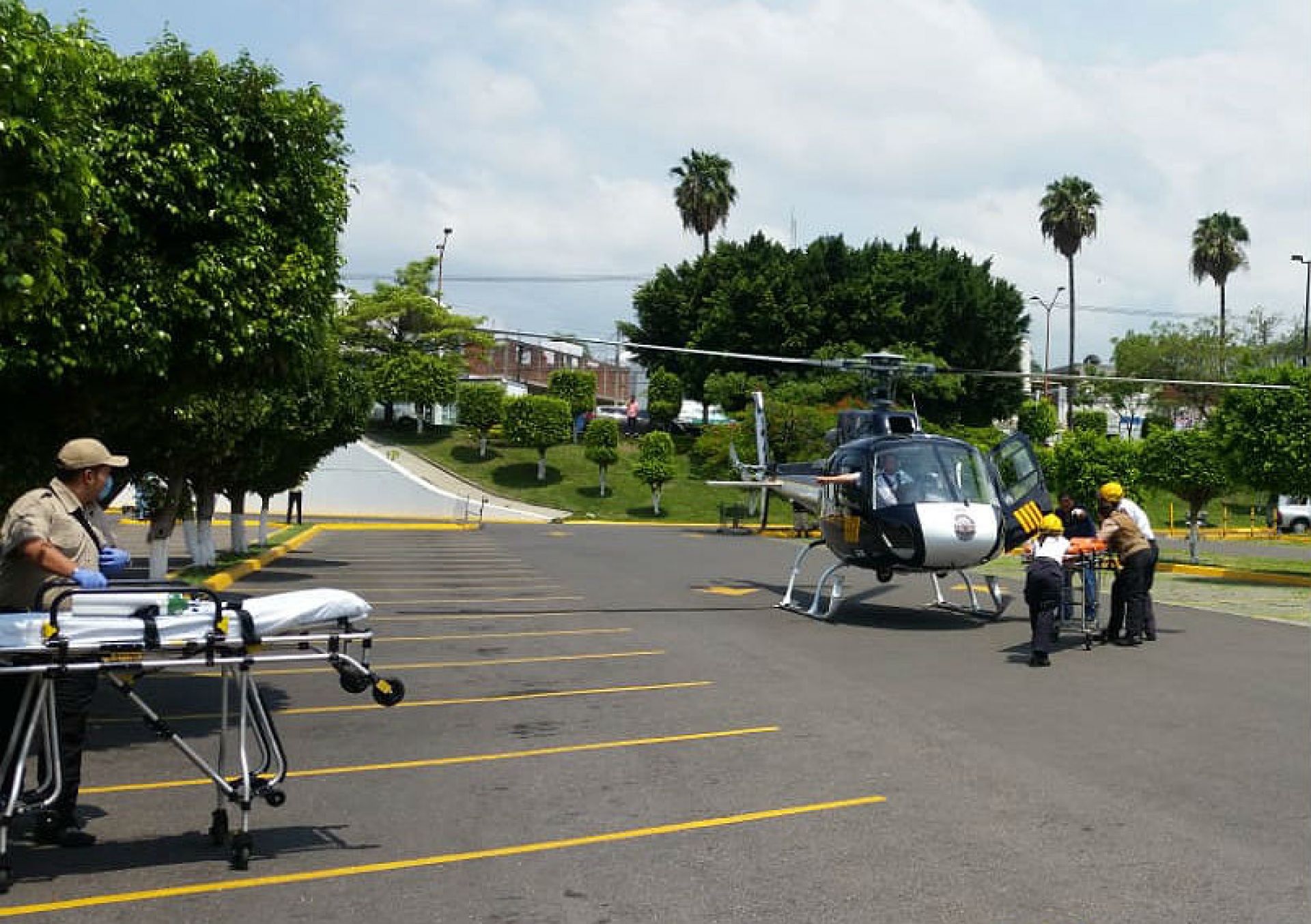 Trasladan en helicóptero a paciente de accidente en la carretera México-Cuautla